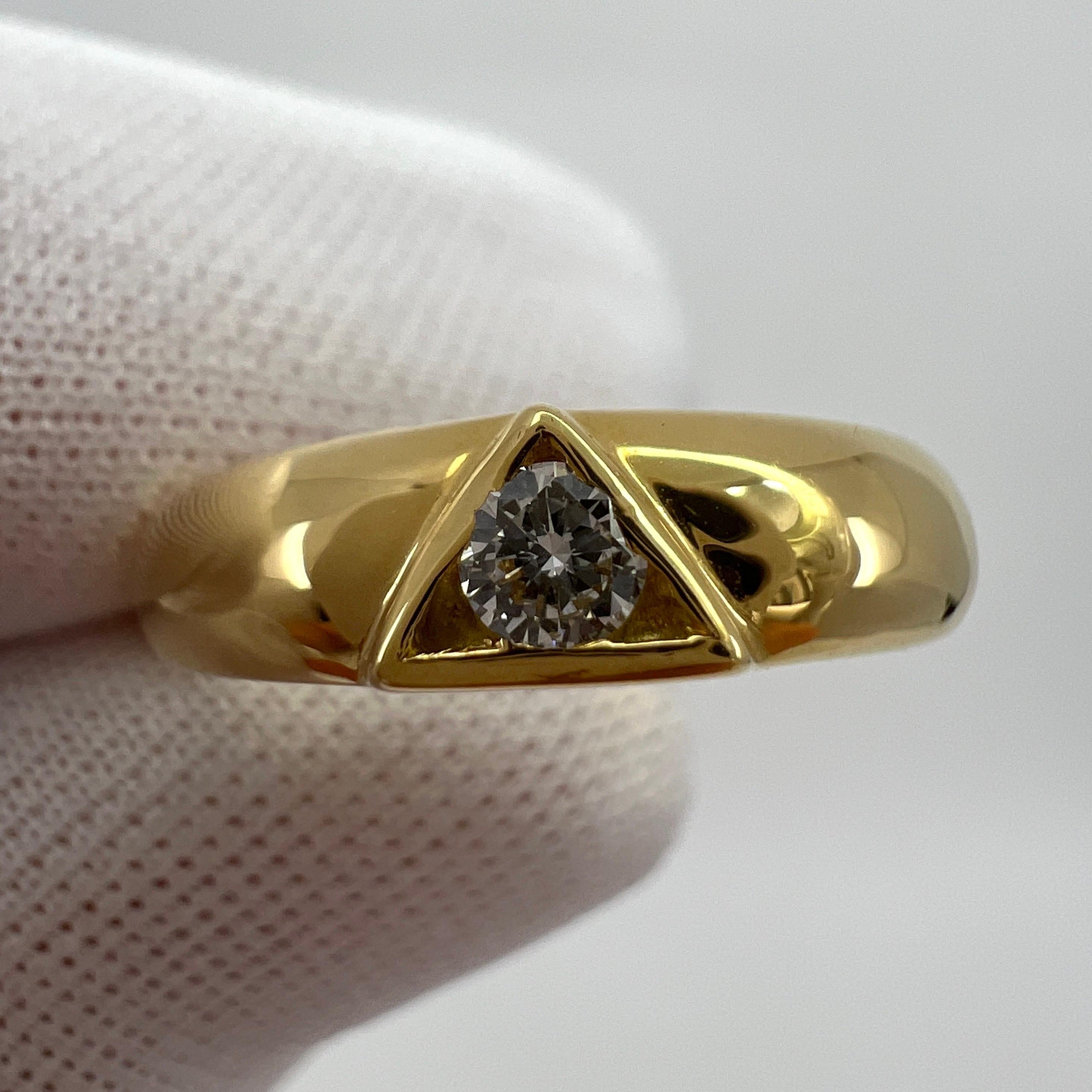 Seltener Diamant-Dreieck-Motiv-Ring aus 18 Karat Gelbgold von Van Cleef & Arpels im Zustand „Hervorragend“ in Birmingham, GB
