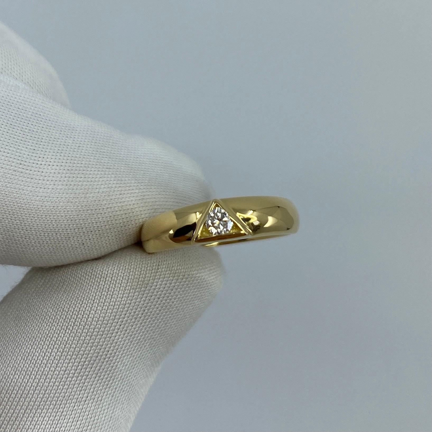 Women's or Men's Vintage Van Cleef & Arpels Rare Diamond Triangle Motif 18 Karat Yellow Gold Ring