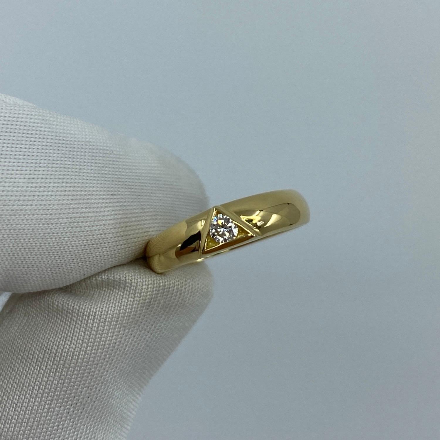 Vintage Van Cleef & Arpels Rare Diamond Triangle Motif 18 Karat Yellow Gold Ring 2