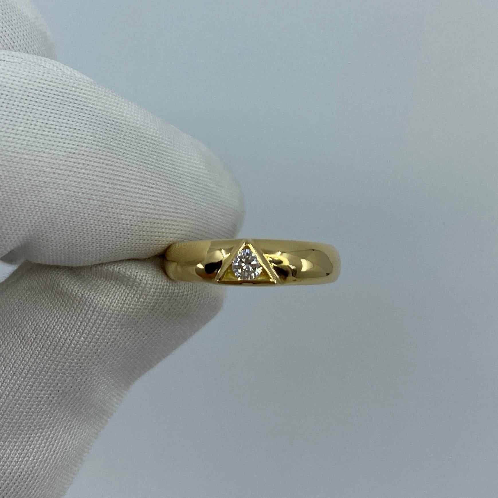 Vintage Van Cleef & Arpels Rare Diamond Triangle Motif 18 Karat Yellow Gold Ring 4
