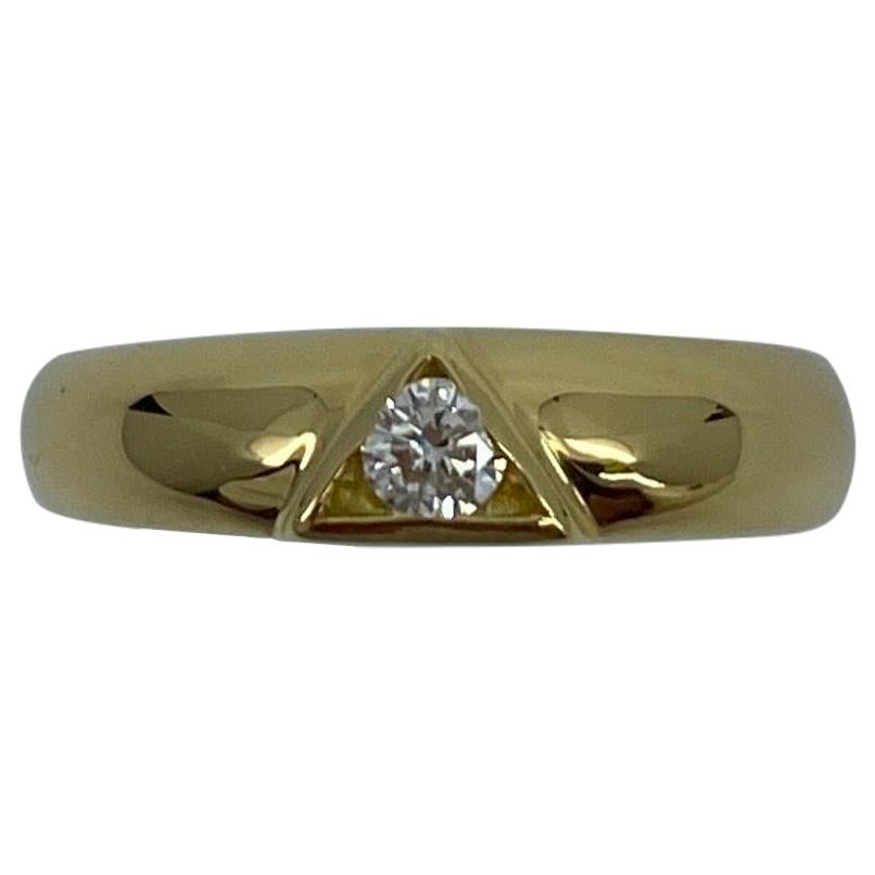 Vintage Van Cleef & Arpels Rare Diamond Triangle Motif 18 Karat Yellow Gold Ring