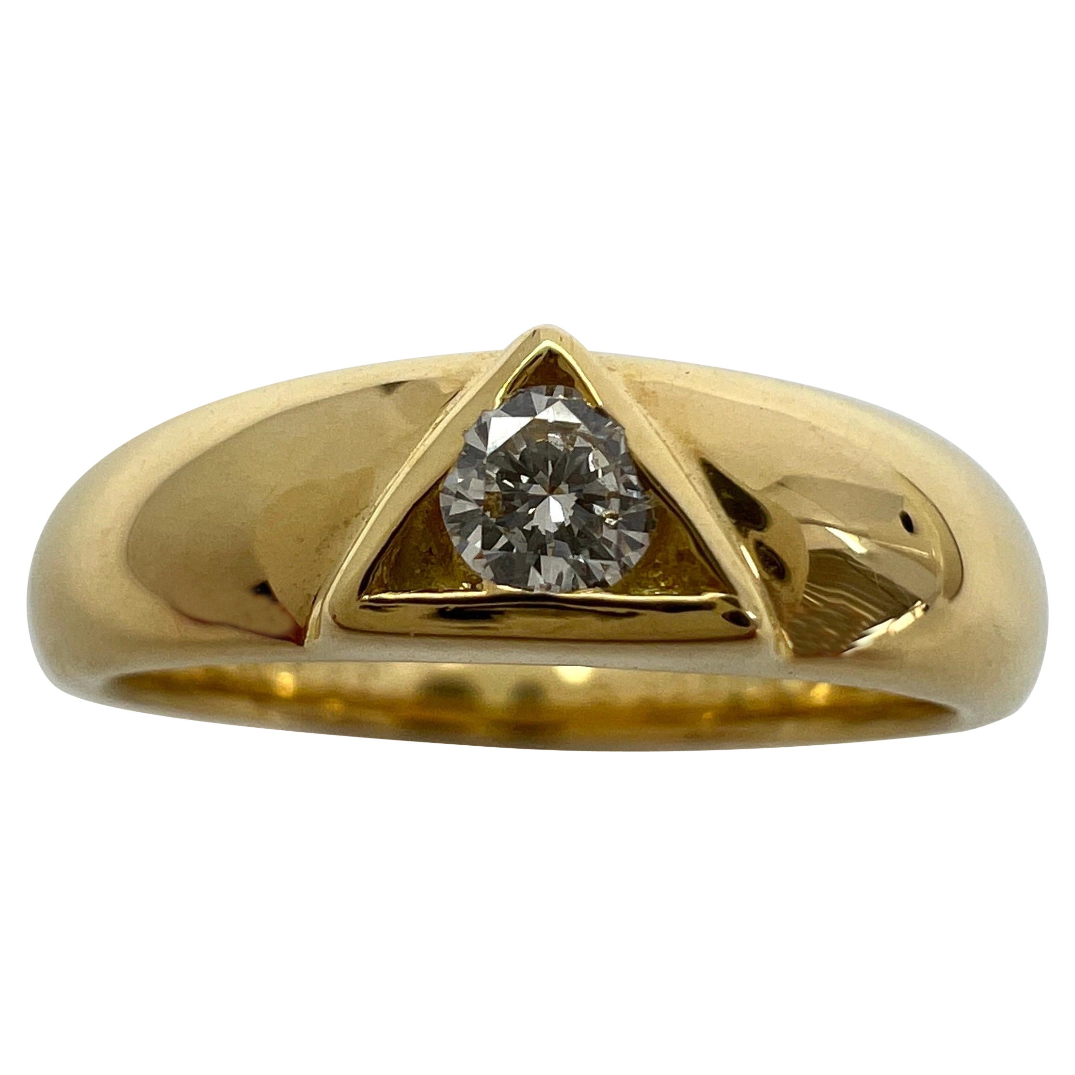 Seltener Diamant-Dreieck-Motiv-Ring aus 18 Karat Gelbgold von Van Cleef & Arpels
