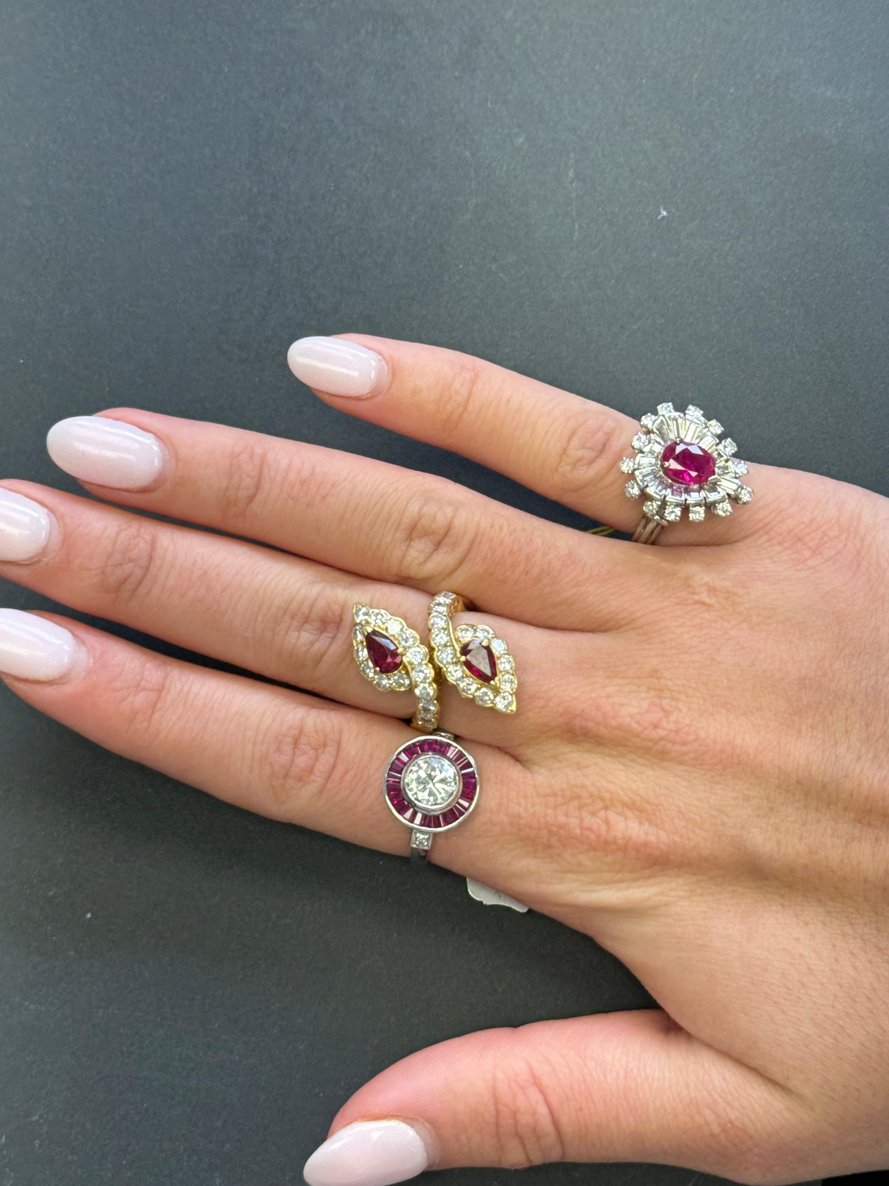 Vintage Van Cleef & Arpels Bague bypass rubis et diamants en or jaune 18K en vente 9