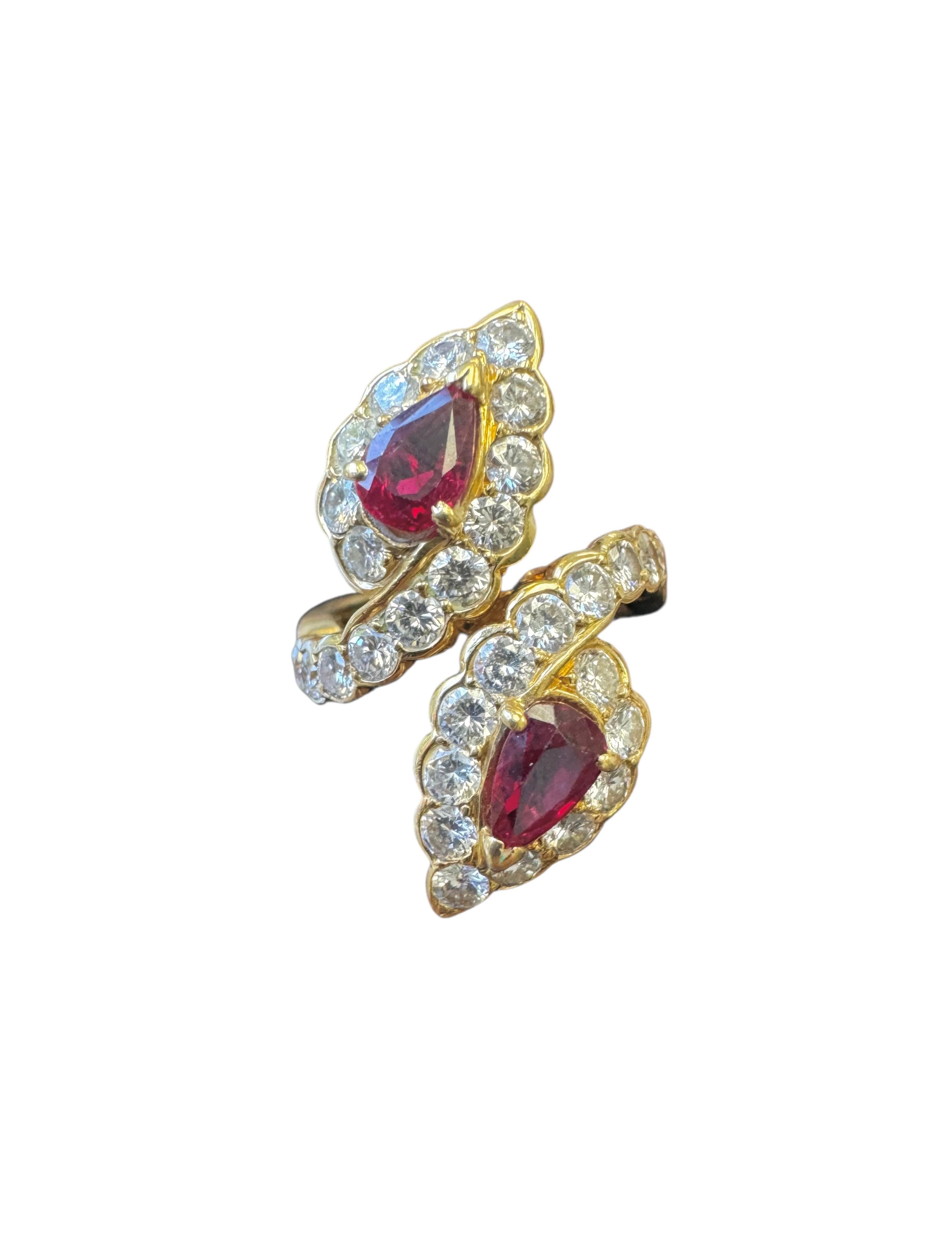Vintage Van Cleef & Arpels Bague bypass rubis et diamants en or jaune 18K en vente 1