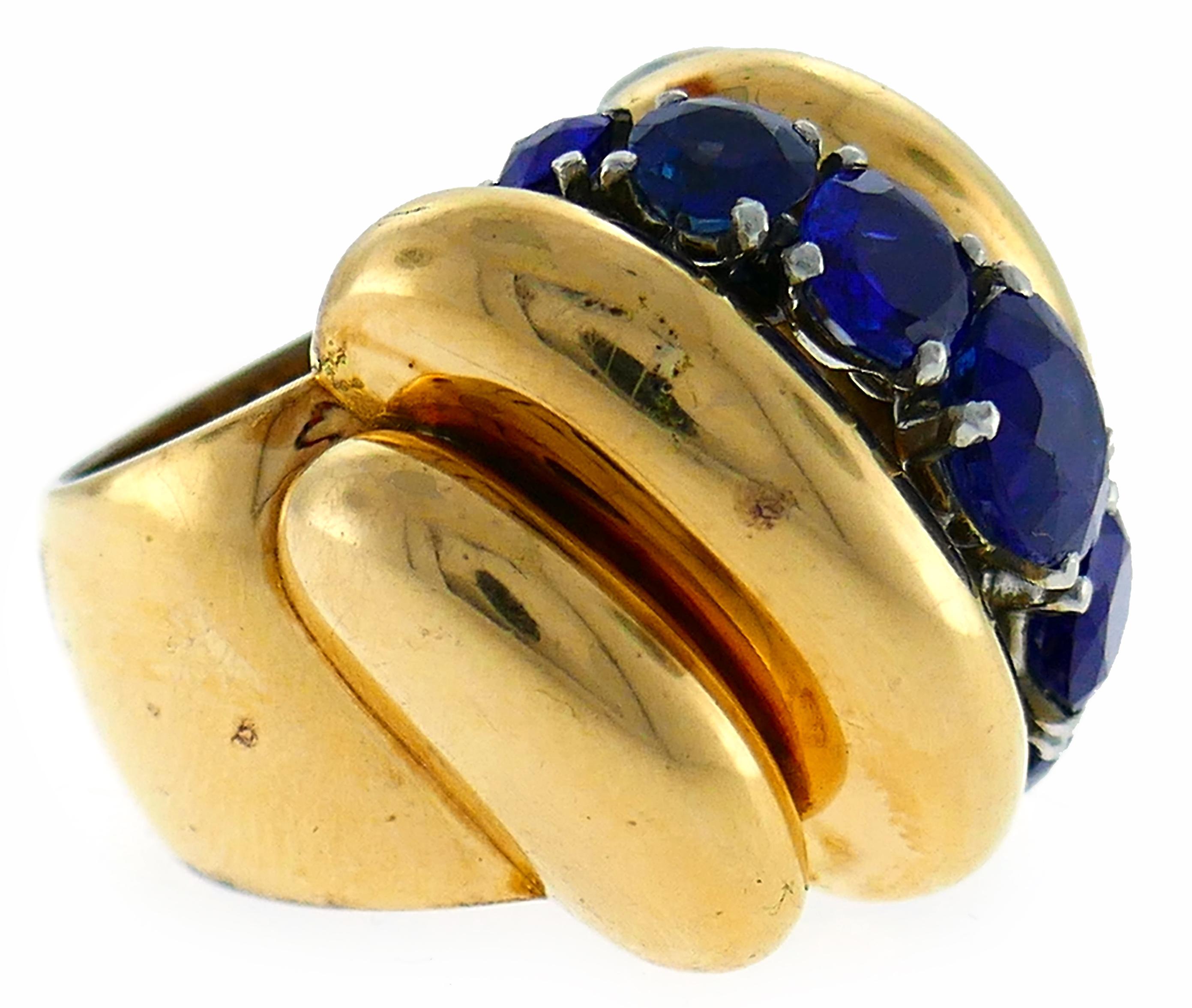 Round Cut Vintage Van Cleef & Arpels Sapphire Yellow Gold Bombe Ring For Sale