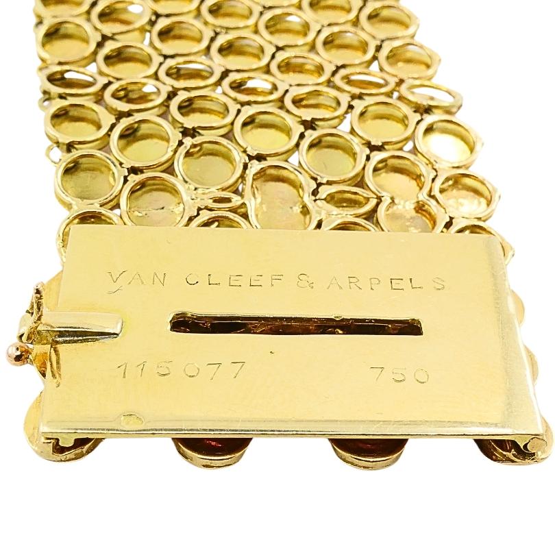 Van Cleef & Arpels Bracelet vintage à motif d'écailles en or 18 carats en vente 2