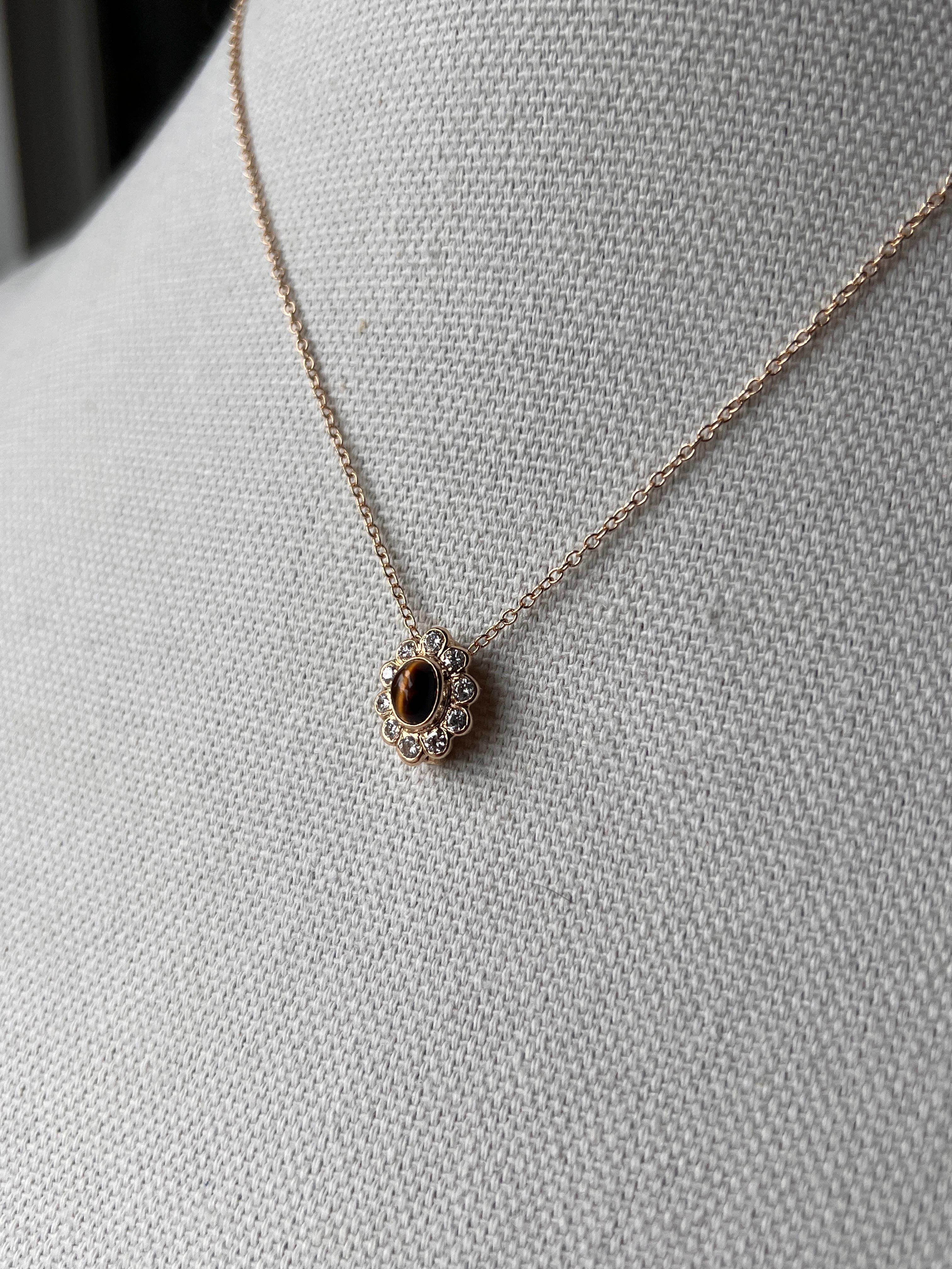 Taille ovale Vintage Van Cleef & Arpels Collier pendentif œil de tigre et diamant en or jaune 14k en vente