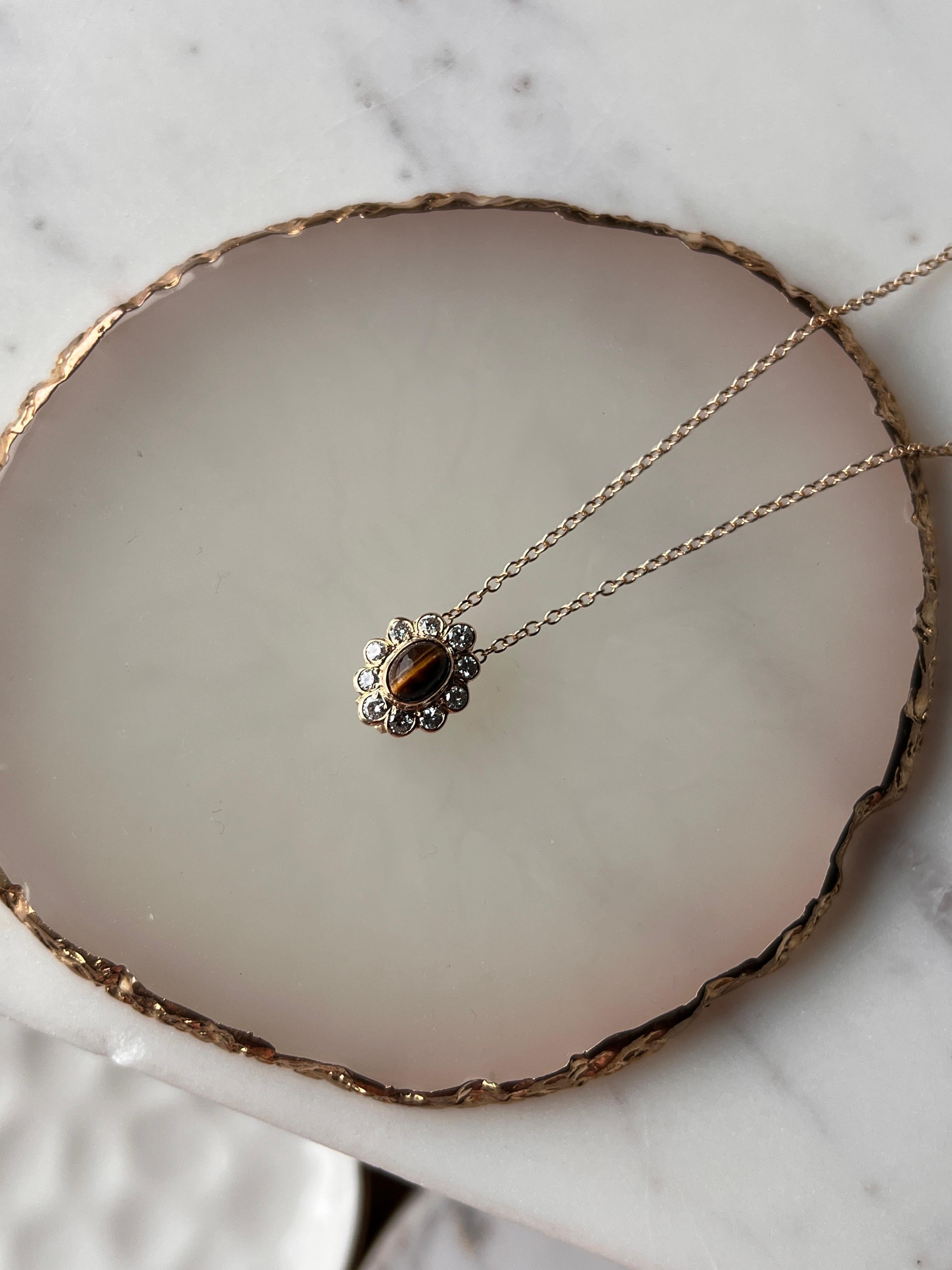 Vintage Van Cleef & Arpels Collier pendentif œil de tigre et diamant en or jaune 14k Unisexe en vente
