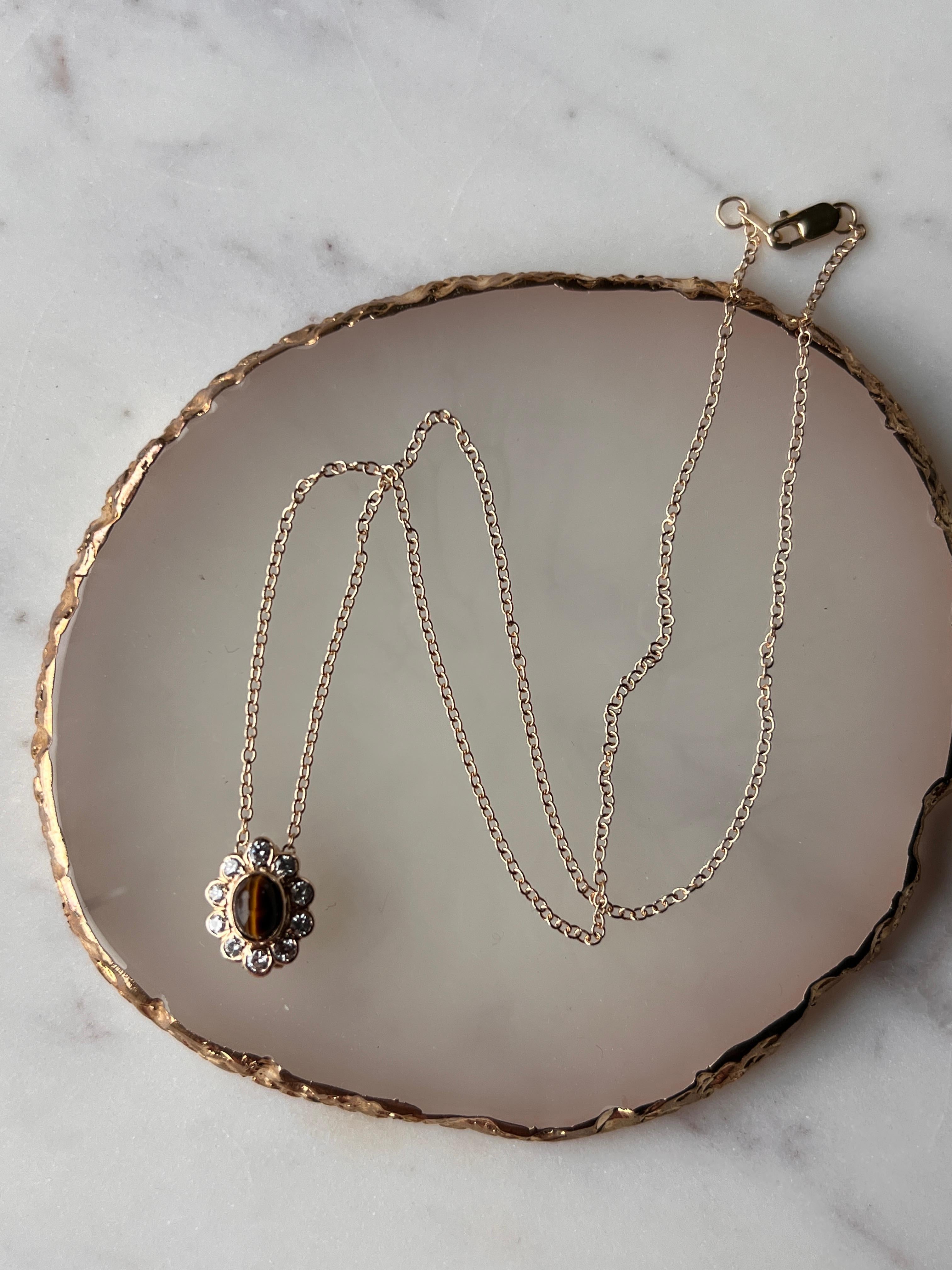 Vintage Van Cleef & Arpels Collier pendentif œil de tigre et diamant en or jaune 14k en vente 1