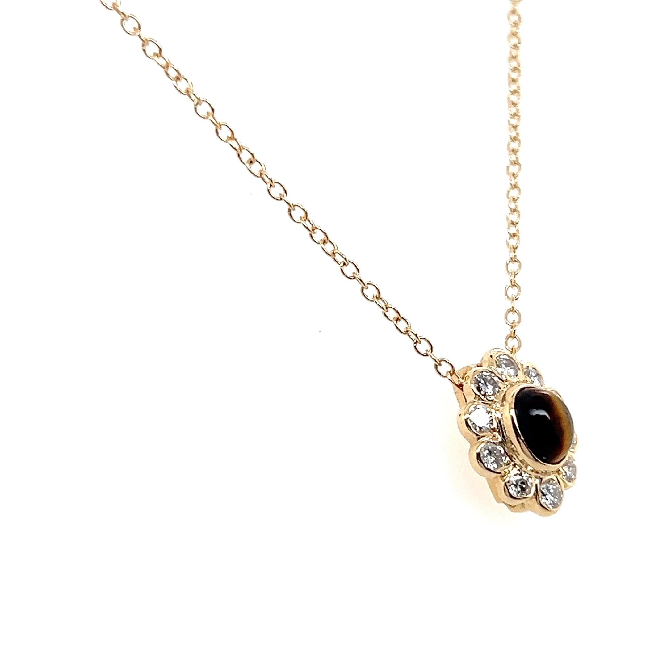 Vintage Van Cleef & Arpels Collier pendentif œil de tigre et diamant en or jaune 14k en vente 2