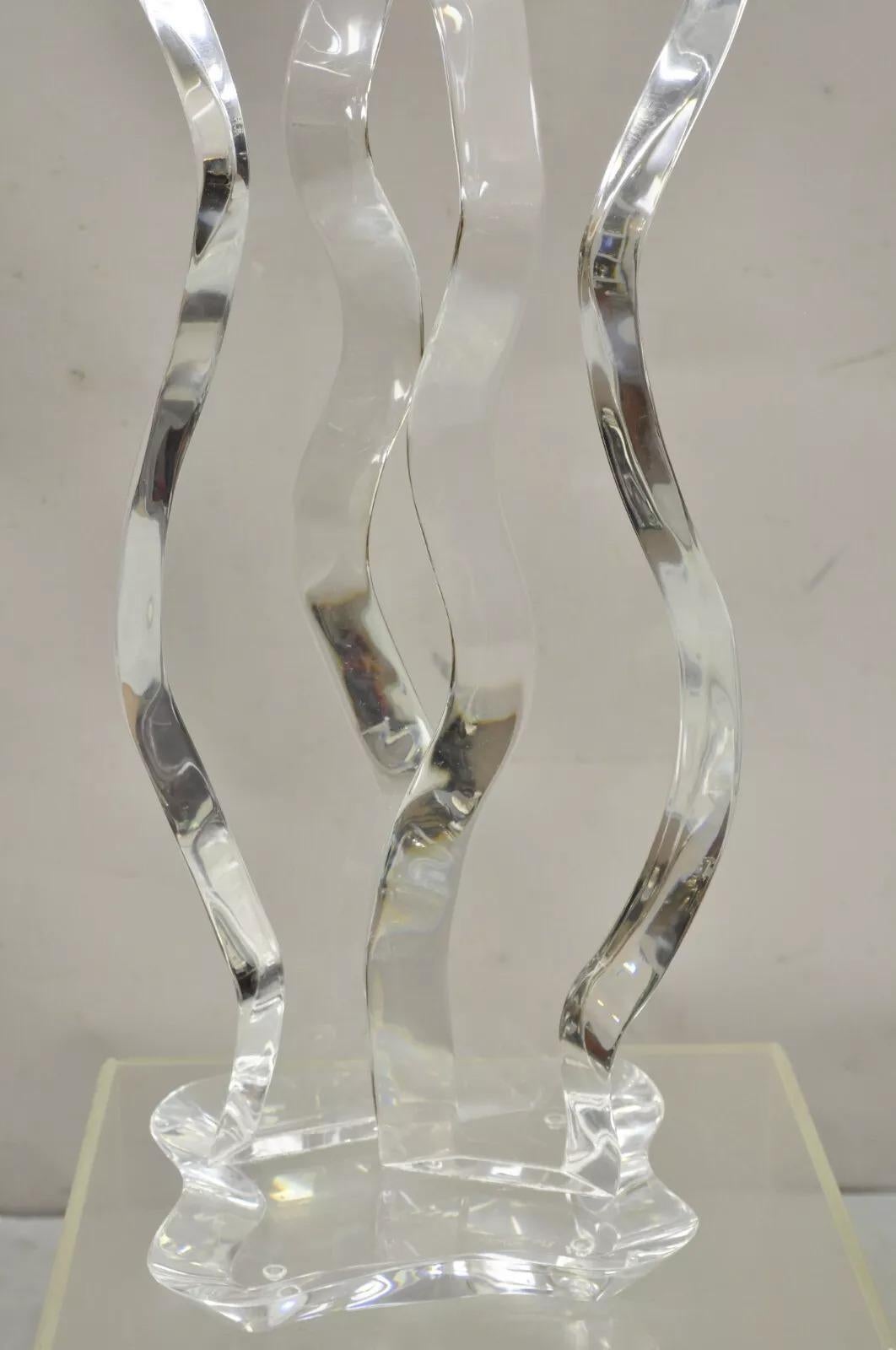 Vintage Van Teal Escultura de mediados de siglo Lucite Acrílico Personas Pareja Escultura en Bueno estado para la venta en Philadelphia, PA