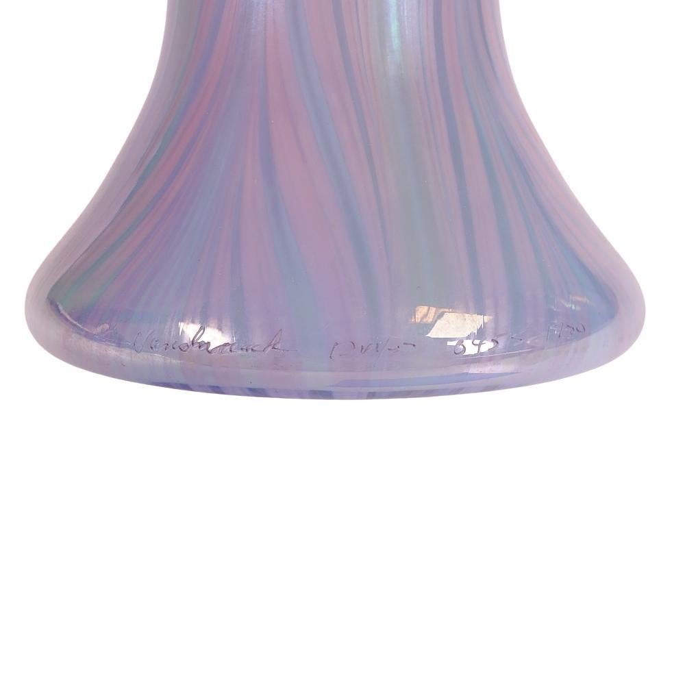 Fait main Vandermark Favrile Studio - Vase en verre d'art vintage avec plumes tirées pastel, 1980 en vente