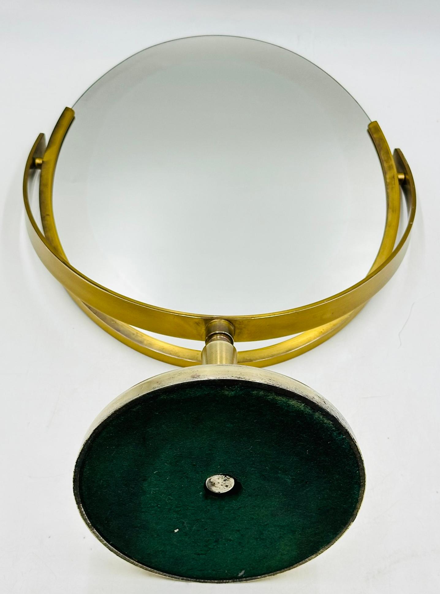 Américain Miroir de courtoisie vintage avec  Cadre en laiton et miroir Dual par Charles Hollis Jones en vente