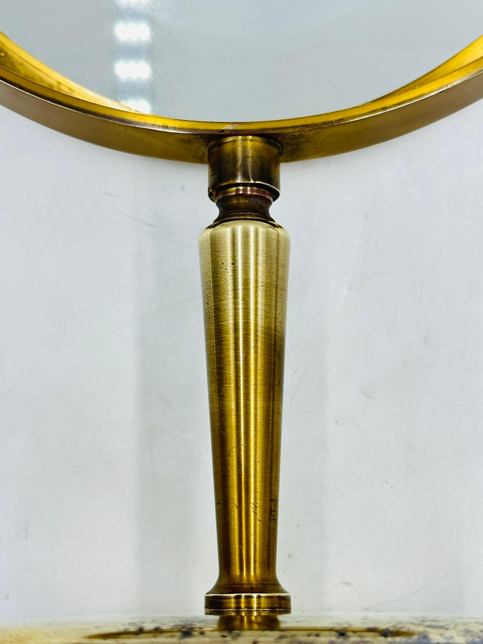 Milieu du XXe siècle Miroir de courtoisie vintage avec  Cadre en laiton et miroir Dual par Charles Hollis Jones en vente