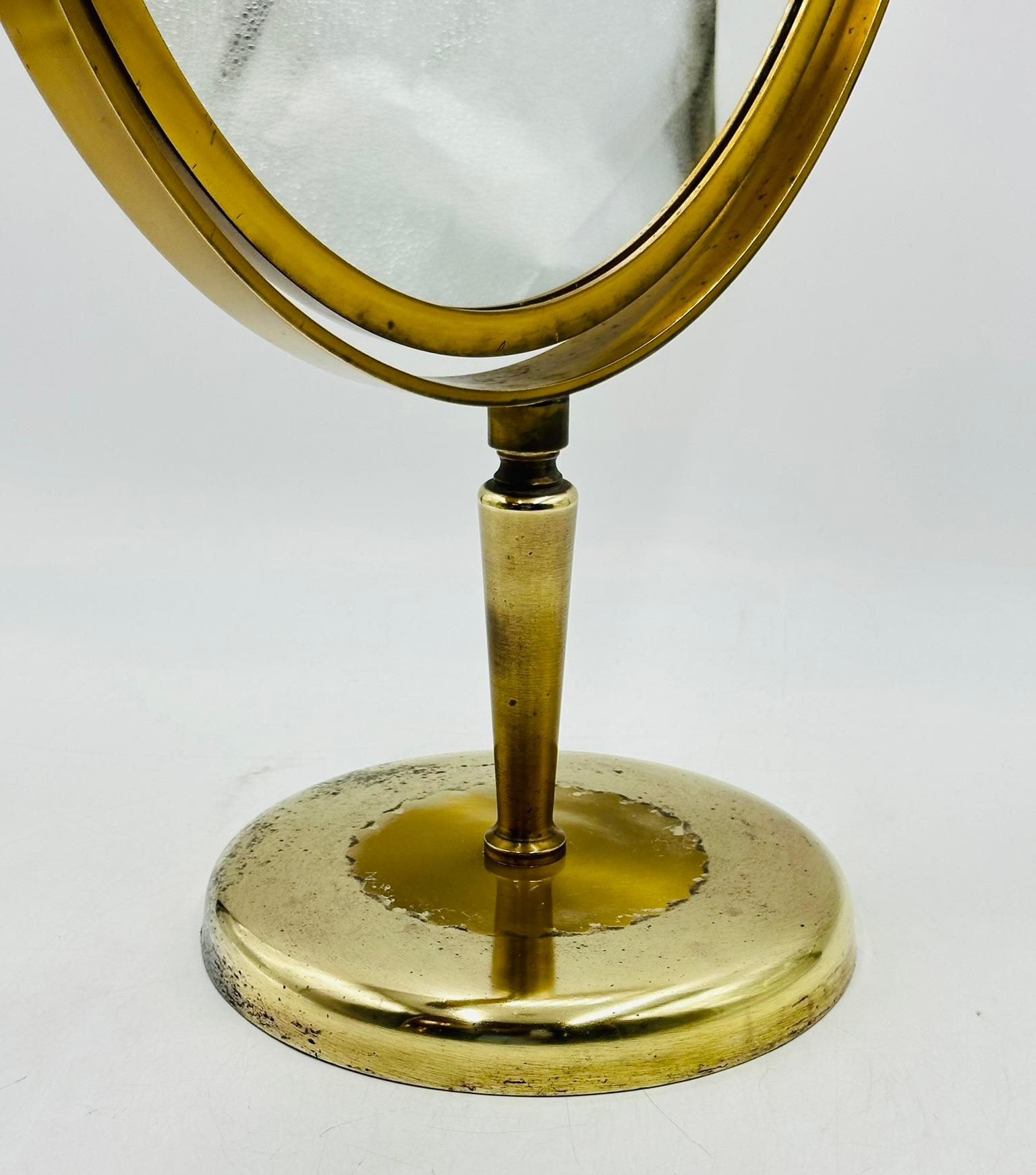 Miroir de courtoisie vintage avec  Cadre en laiton et miroir Dual par Charles Hollis Jones en vente 1