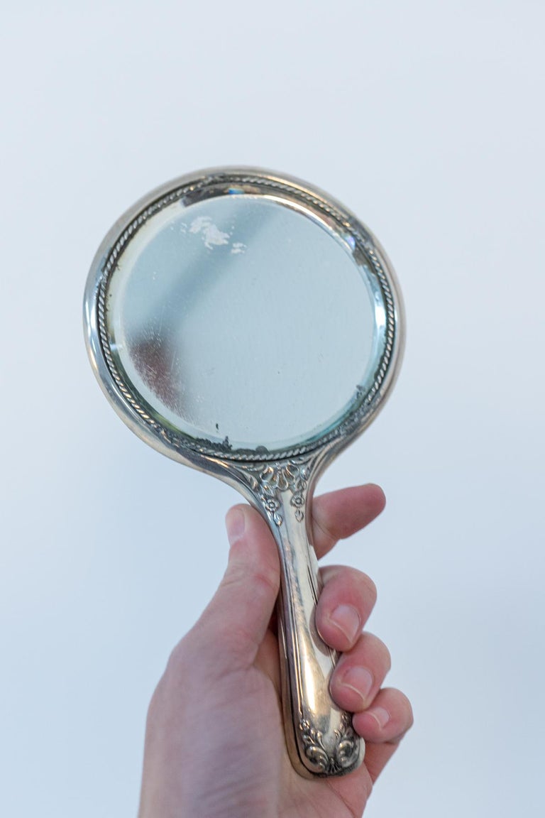 Vintage Vanity Set of 5 Brushes and a Mirror in Silver For Sale at 1stDibs