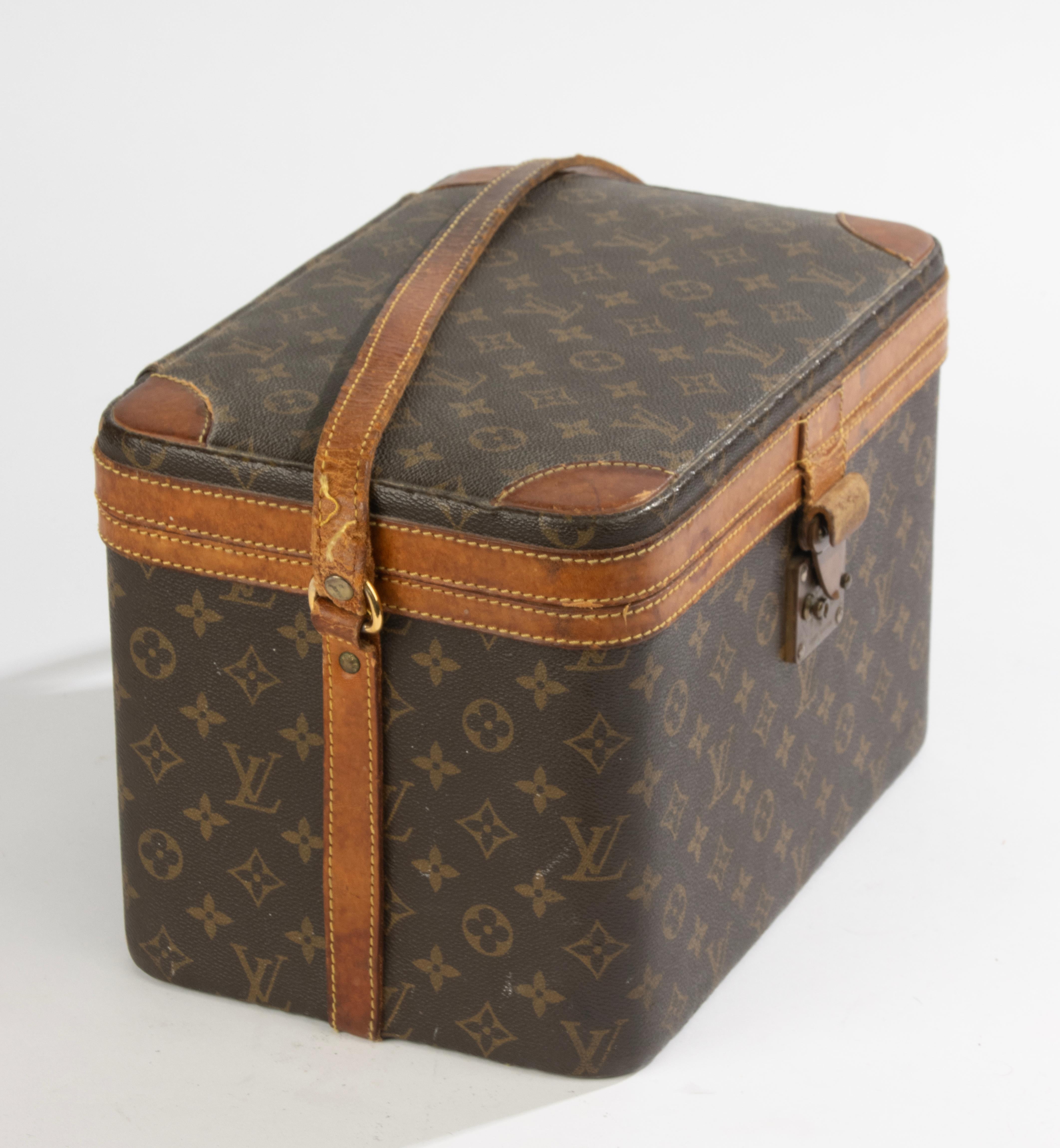 Neceser vintage - Louis Vuitton en Desgastado estado para la venta en Casteren, Noord-Brabant