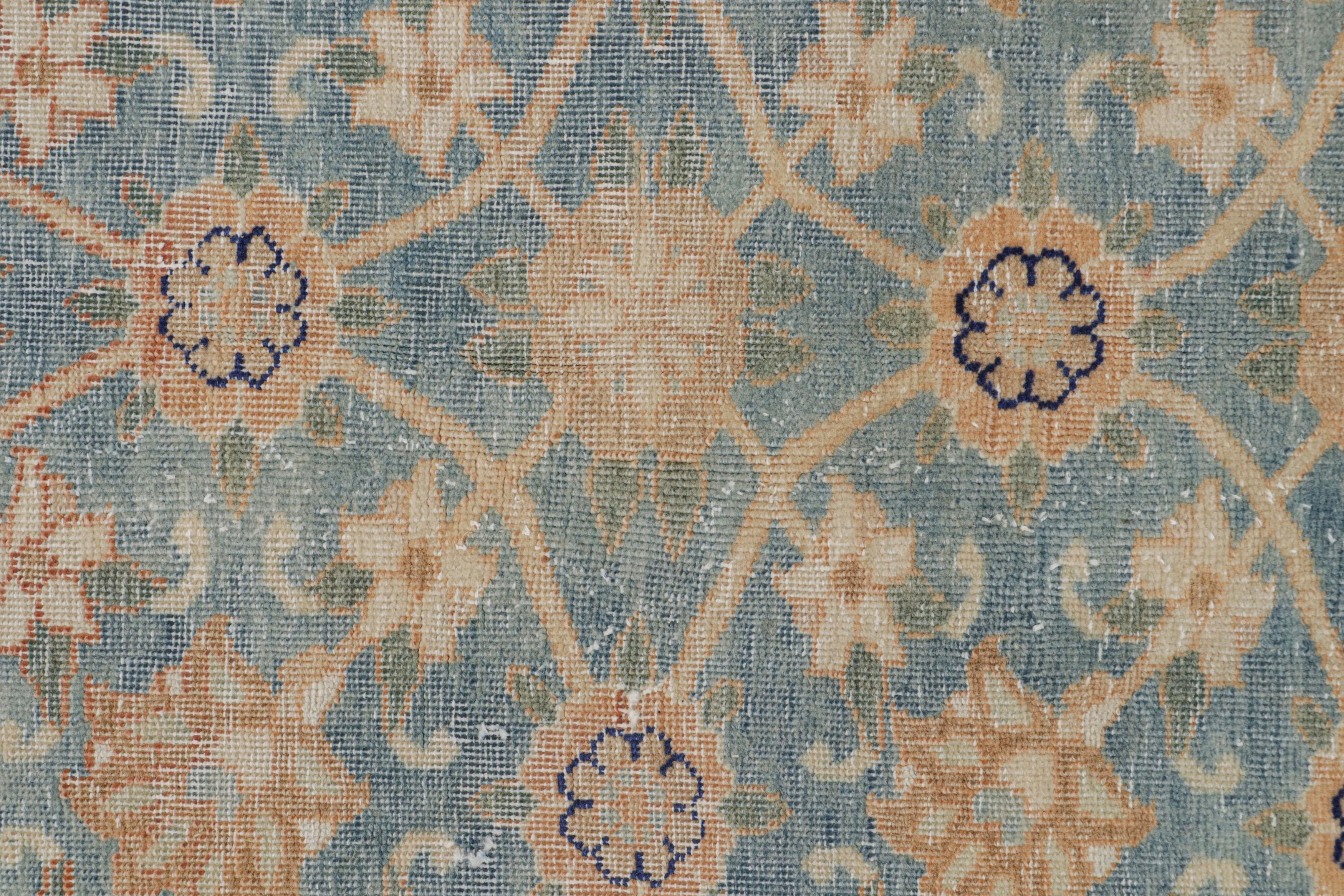 Vintage Varamin-Teppich in Blau mit Blumenmuster, von Rug & Kilim, Vintage (Mitte des 20. Jahrhunderts) im Angebot