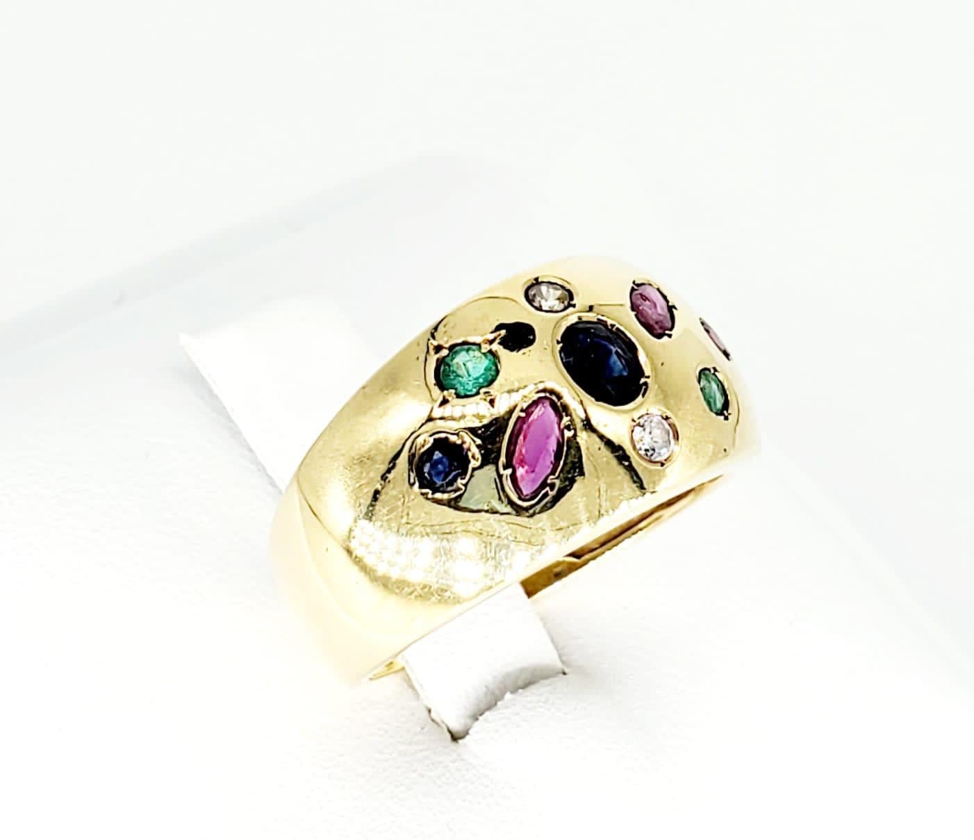 Vintage Various Shapes Ruby, Sapphire, Emerald & Diamond 18 Karat Gold Dome Ring In Excellent Condition For Sale In Miami, FL
