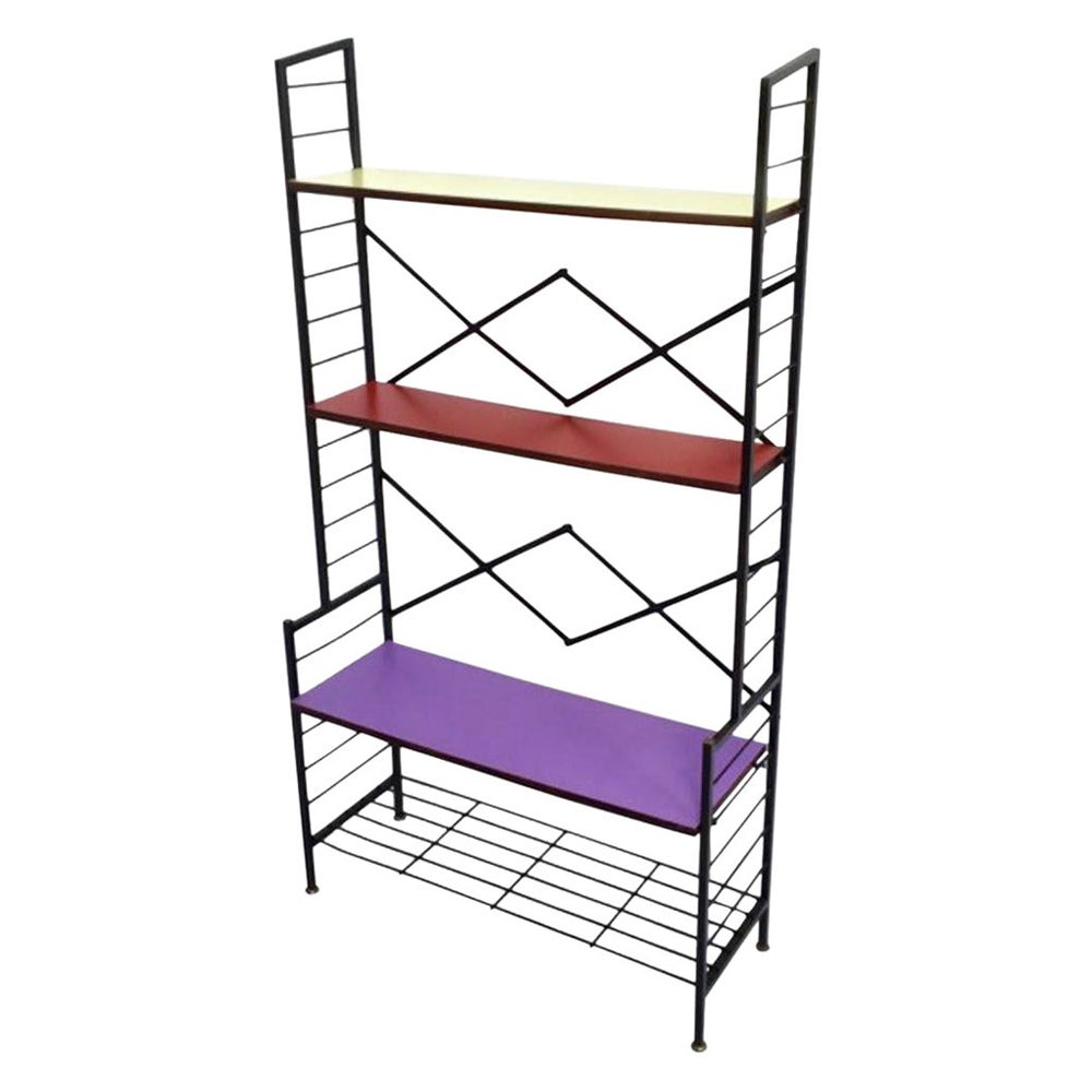 Vintage-Etagere aus lackiertem Eisen mit Holz- und farbigen Formica-Regalböden, Italien