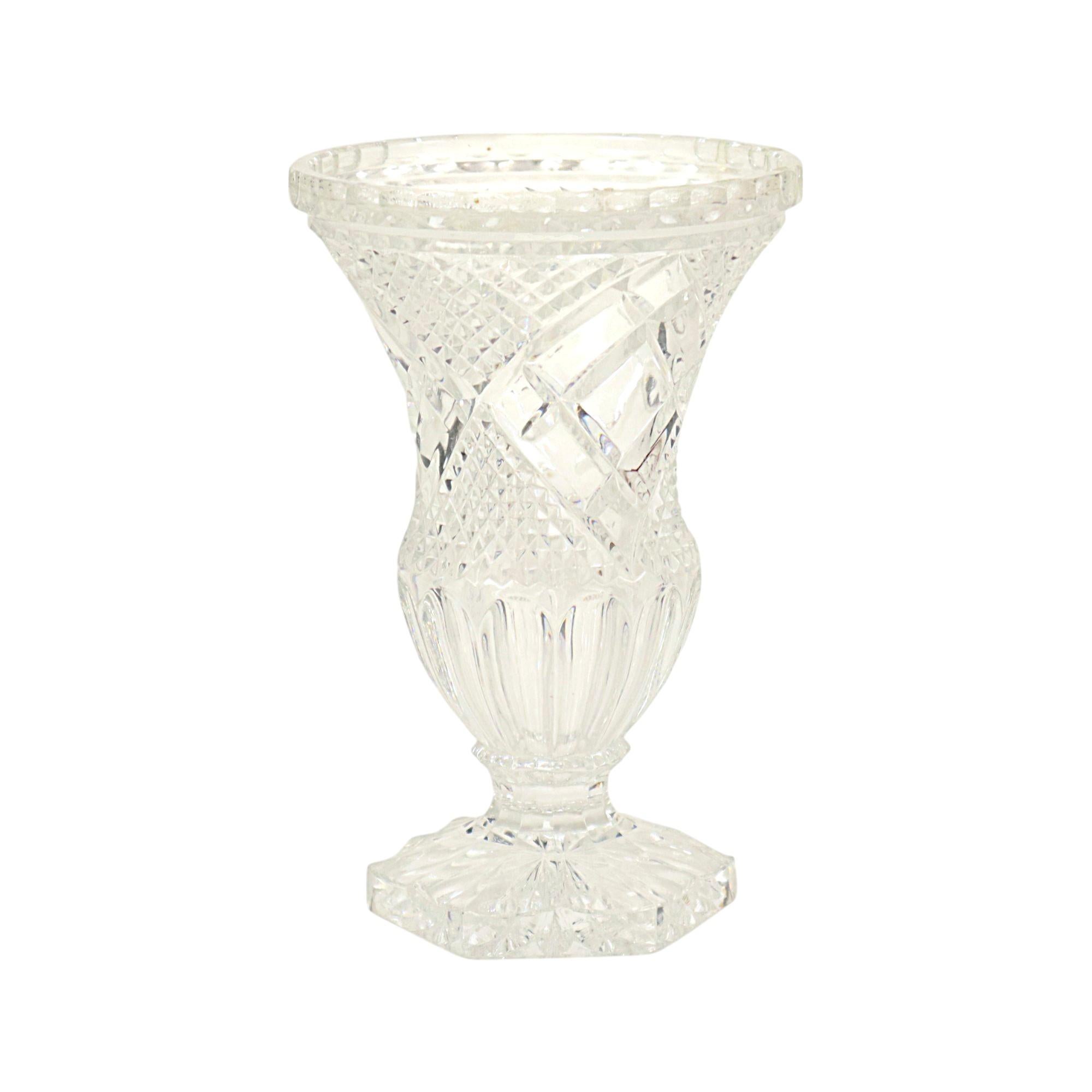 Vintage Vase Bohemian Crystal Diamond Pattern Medici 23cm In Excellent Condition For Sale In Poperinge, BE
