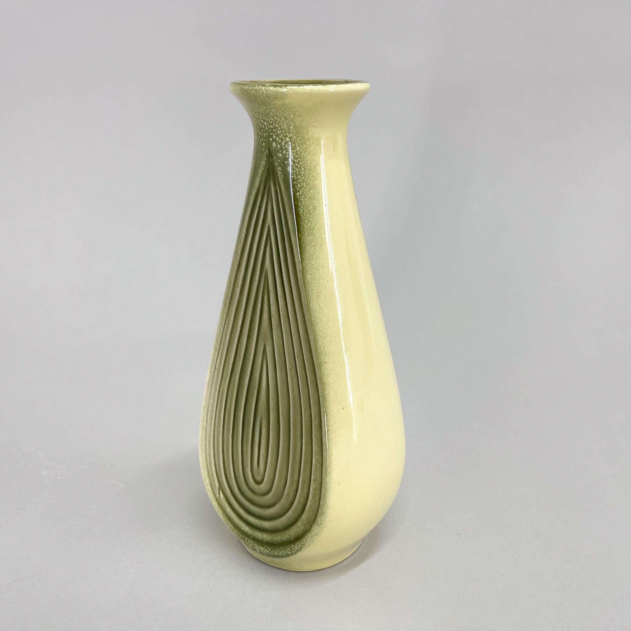 Vintage-Vase von Ditmar Urbach, Tschechoslowakei, 1960er Jahre  (Glasiert) im Angebot