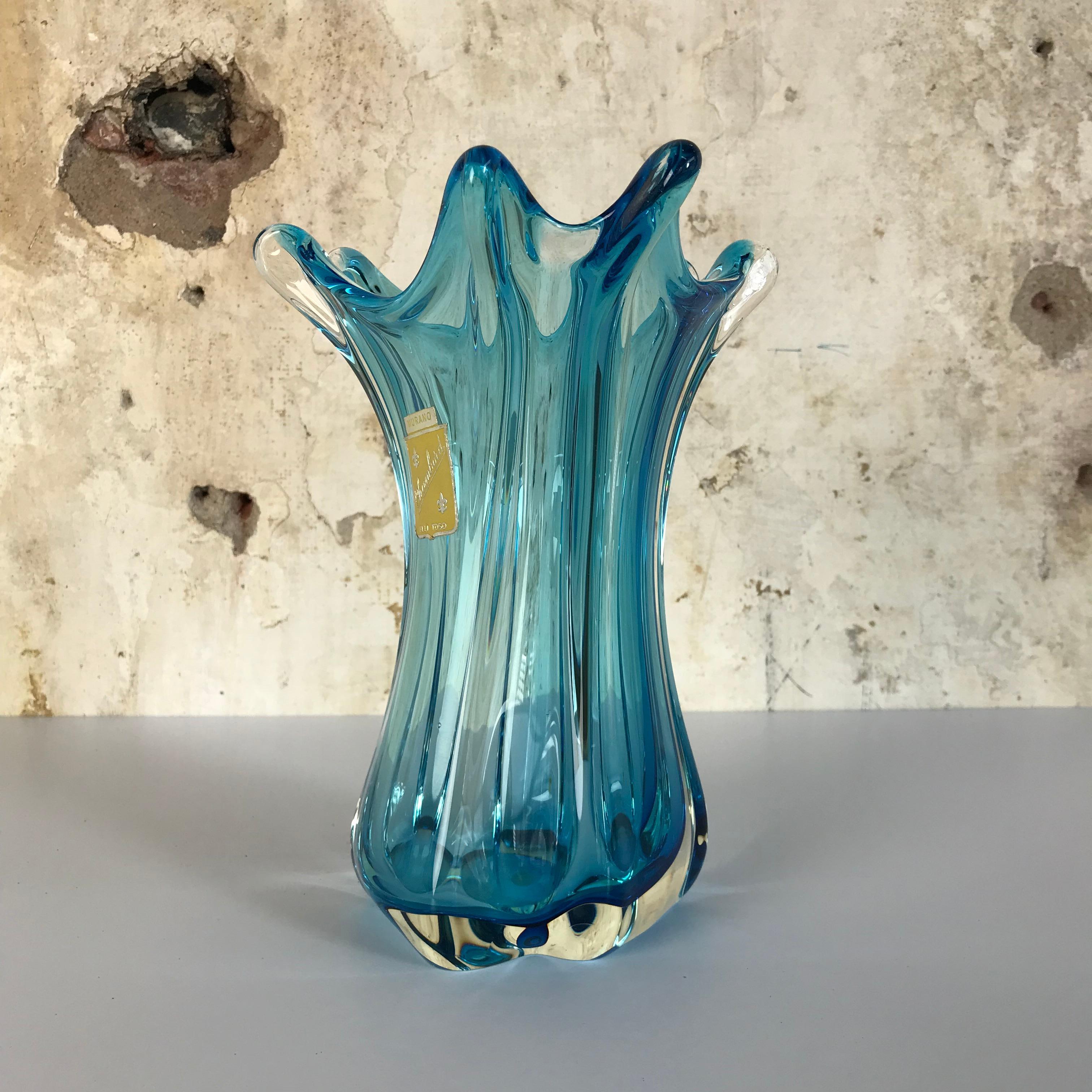 Flamboyant handblown vase from Fratelli Toso, Murano, Italy, 1950s. The vase is in excellent condition and has its original label.

Among the most famous families of glass masters in Murano we find Fratelli Toso, with over 150 years of experience