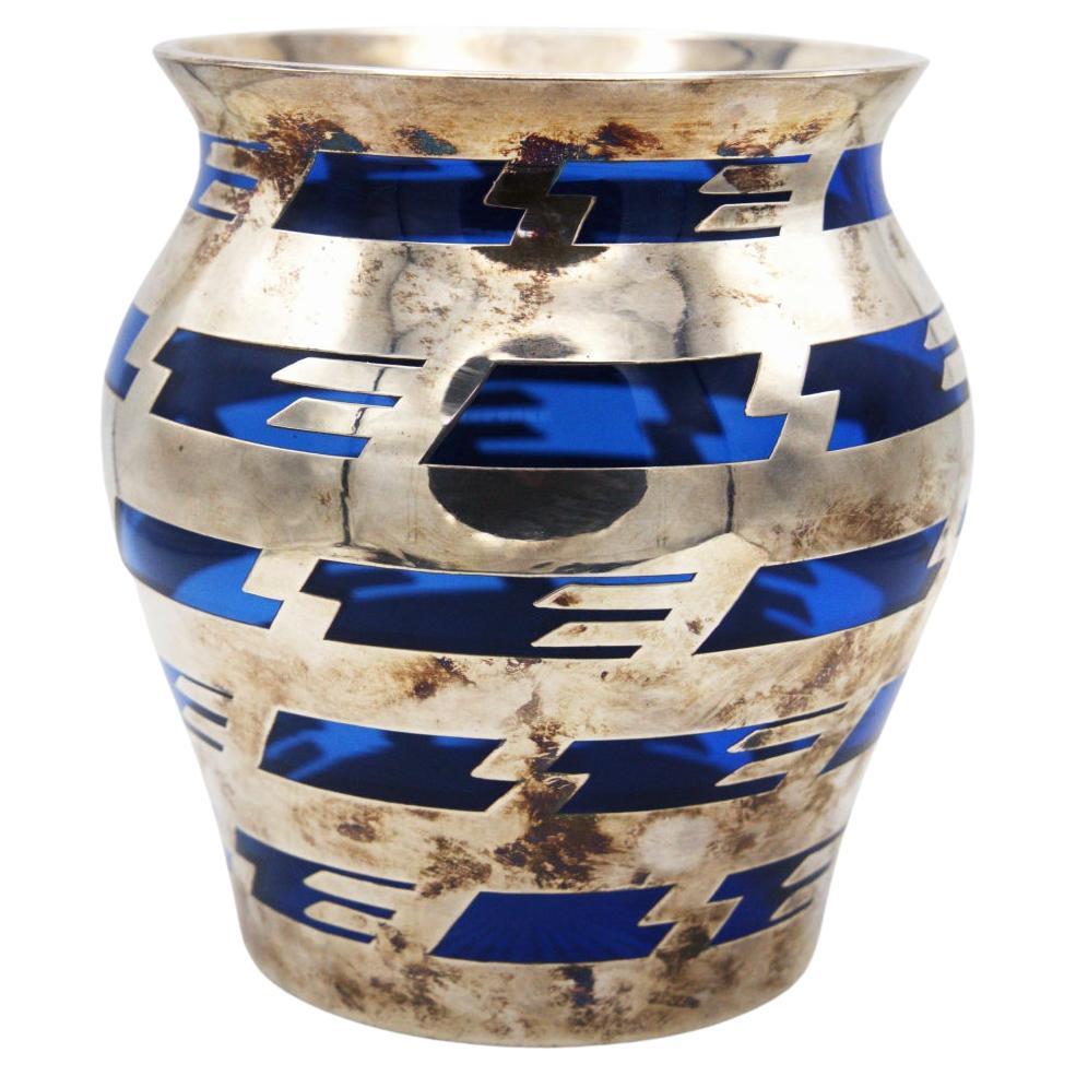 Vase vintage en verre bleu et métal argenté en vente
