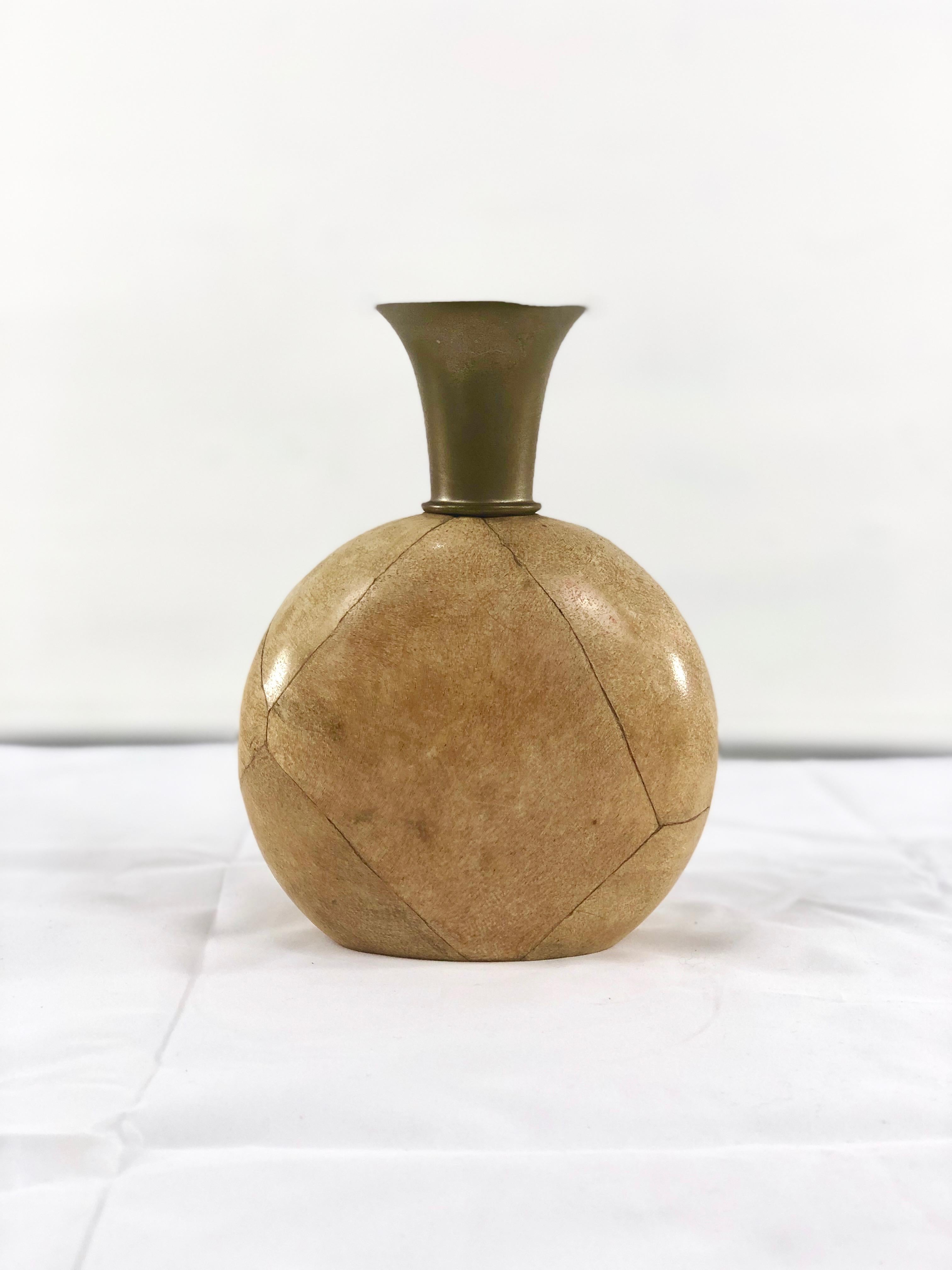 Vintage Vase in Parchment and Brass For Sale 4
