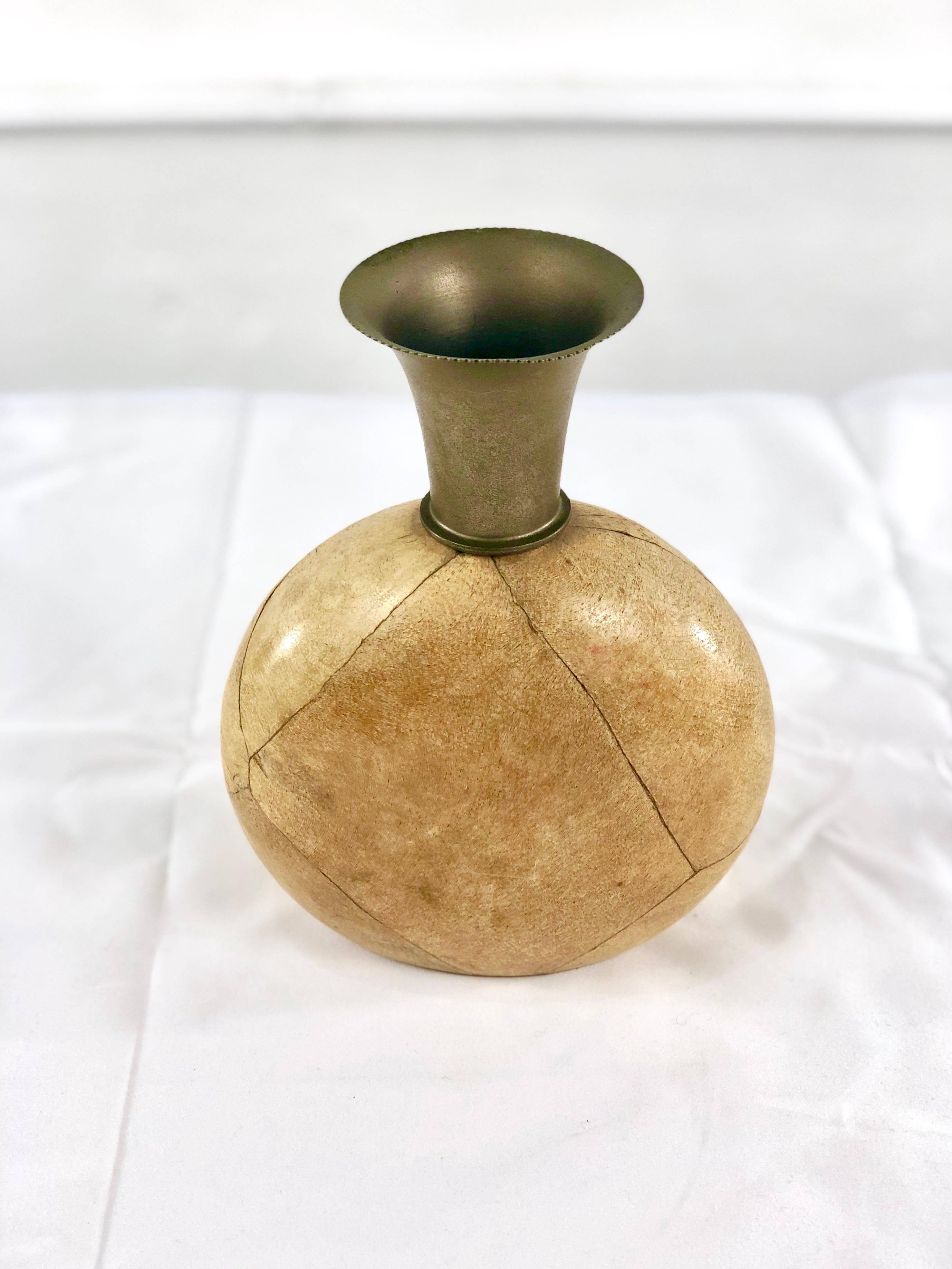 Vintage Vase in Parchment and Brass For Sale 3