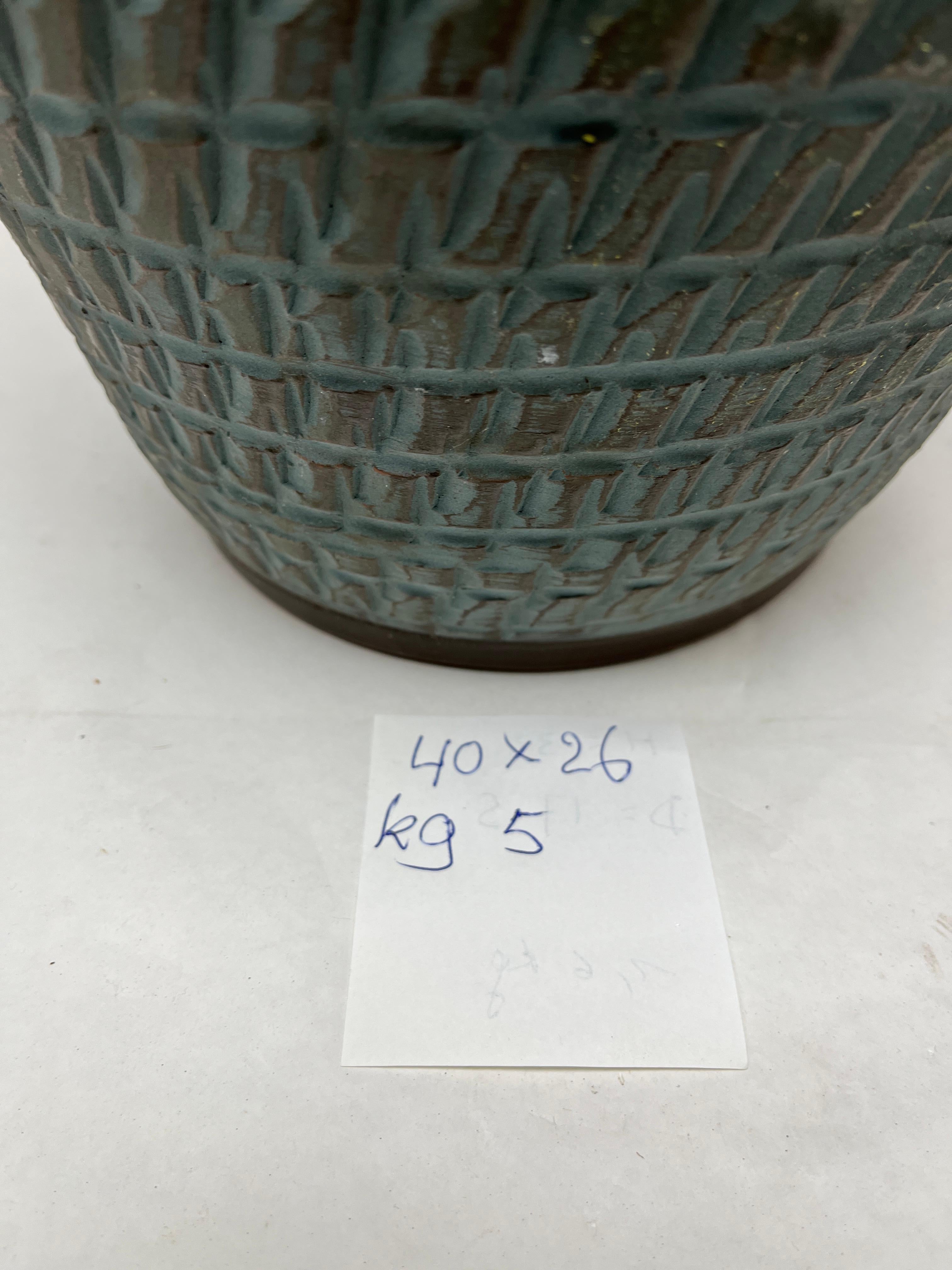 Vase vintage en céramique travaillée à la main marqué 40, excellent état Bon état - En vente à Verviers, BE