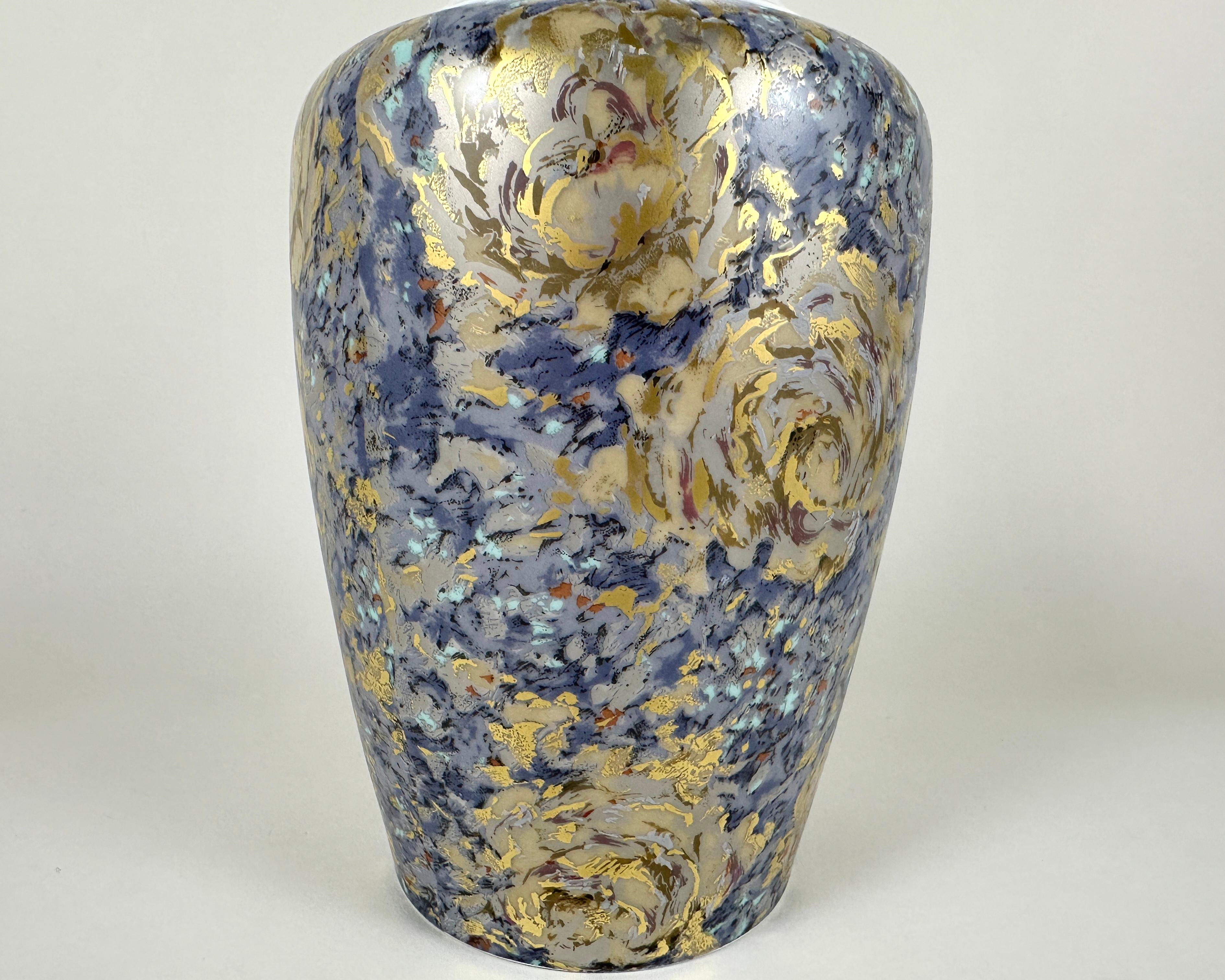 Porcelaine Vase Kaiser, grande urne de table avec couvercle, Allemagne en vente