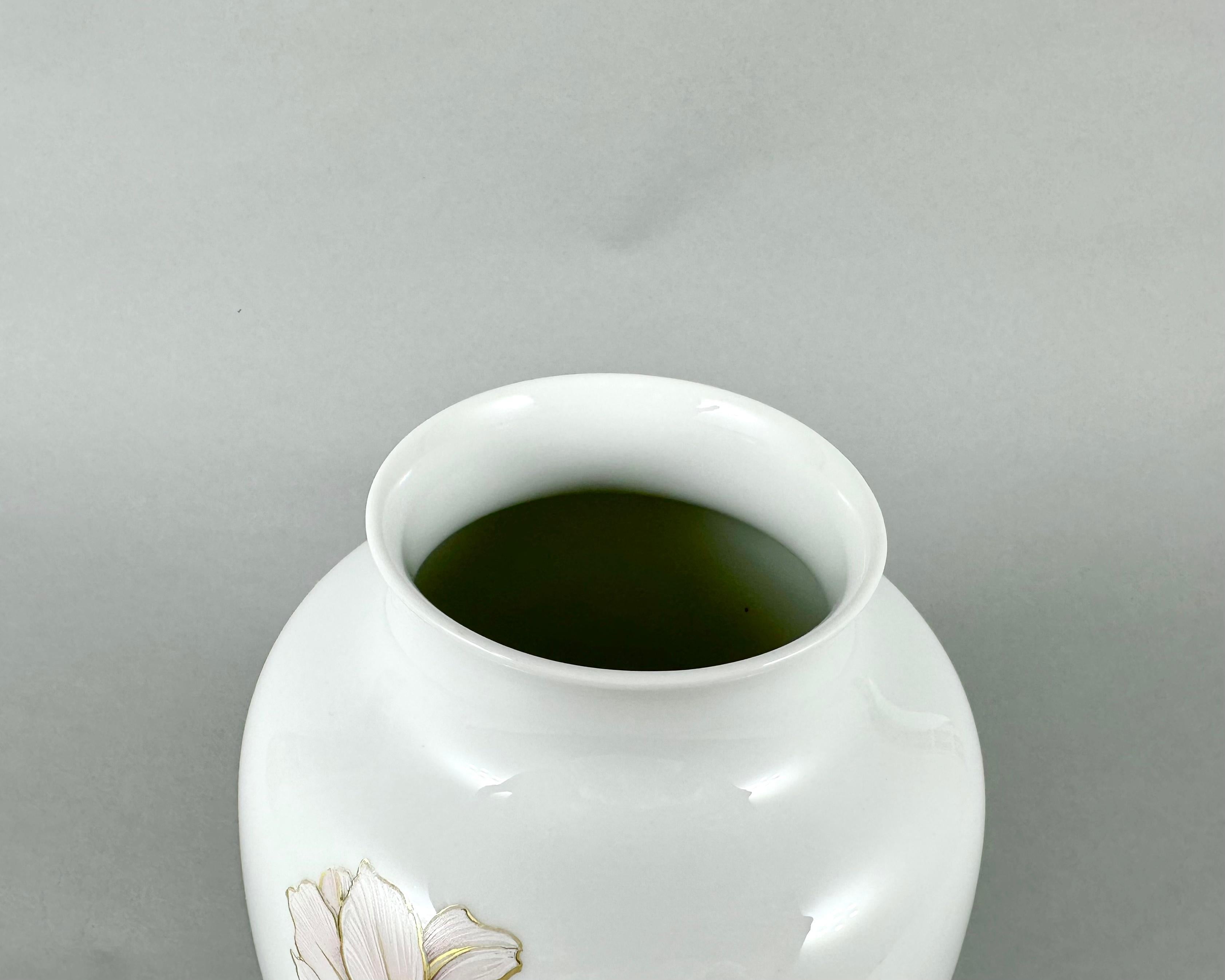 Porcelain Vintage Vase /Urn With Lid by Kaiser Eleonore Series Design K.Nossek Germany  For Sale