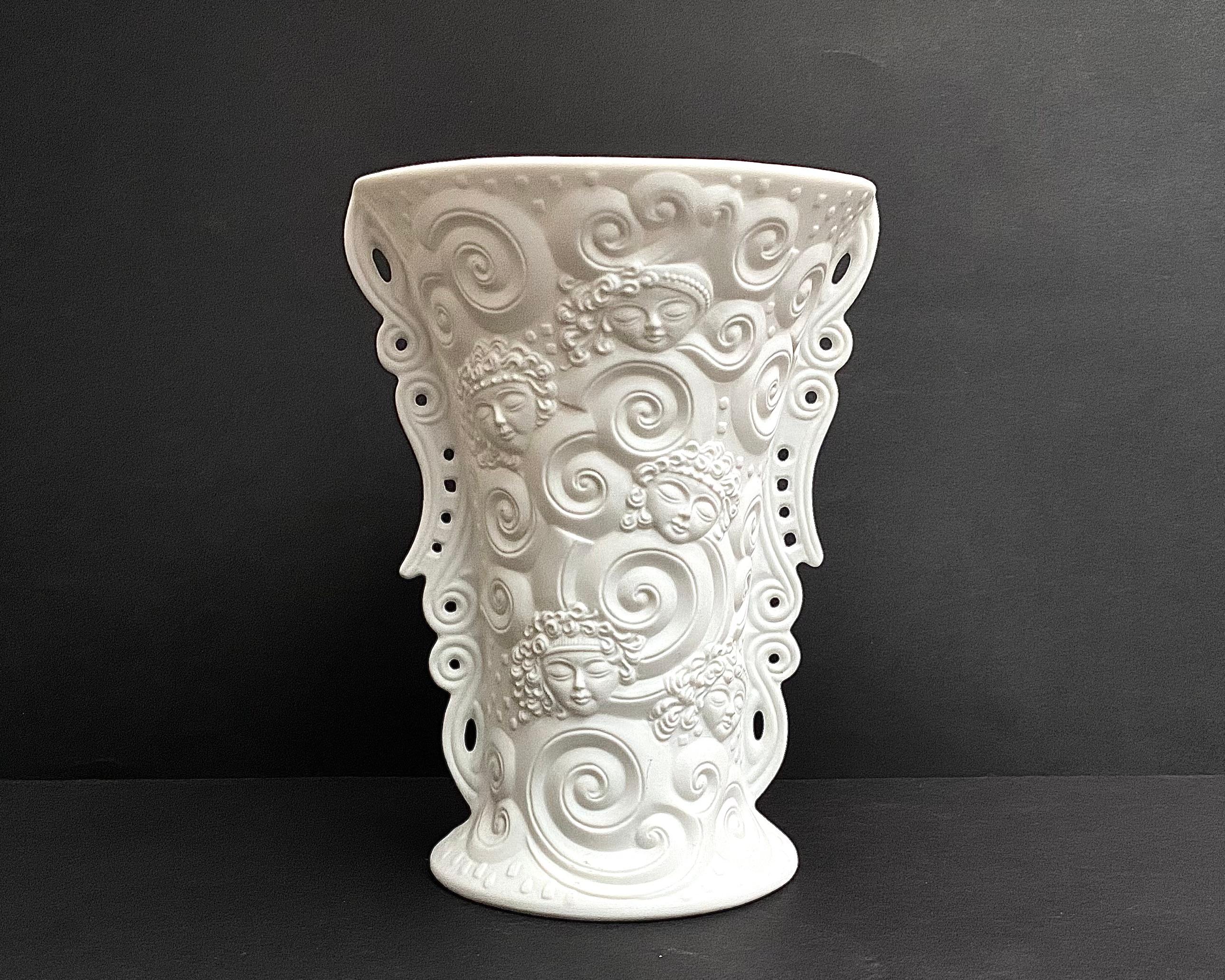 Vintage-Vase mit weißem Gesicht aus Biskuitporzellan Kaiser Westdeutschland, 1970er Jahre im Zustand „Hervorragend“ im Angebot in Bastogne, BE
