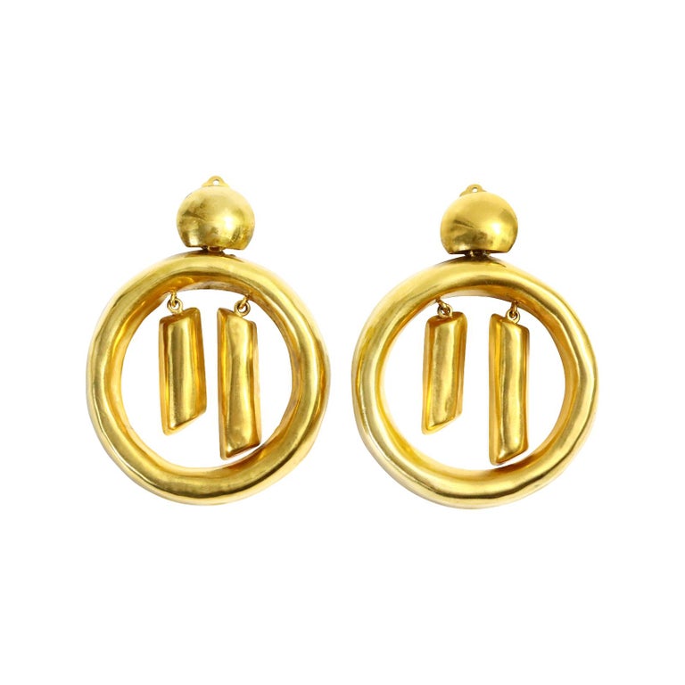 Vintage Vaubel Large Gold Tone Dangling Hoop Earrings In Good Condition For Sale In New York, NY