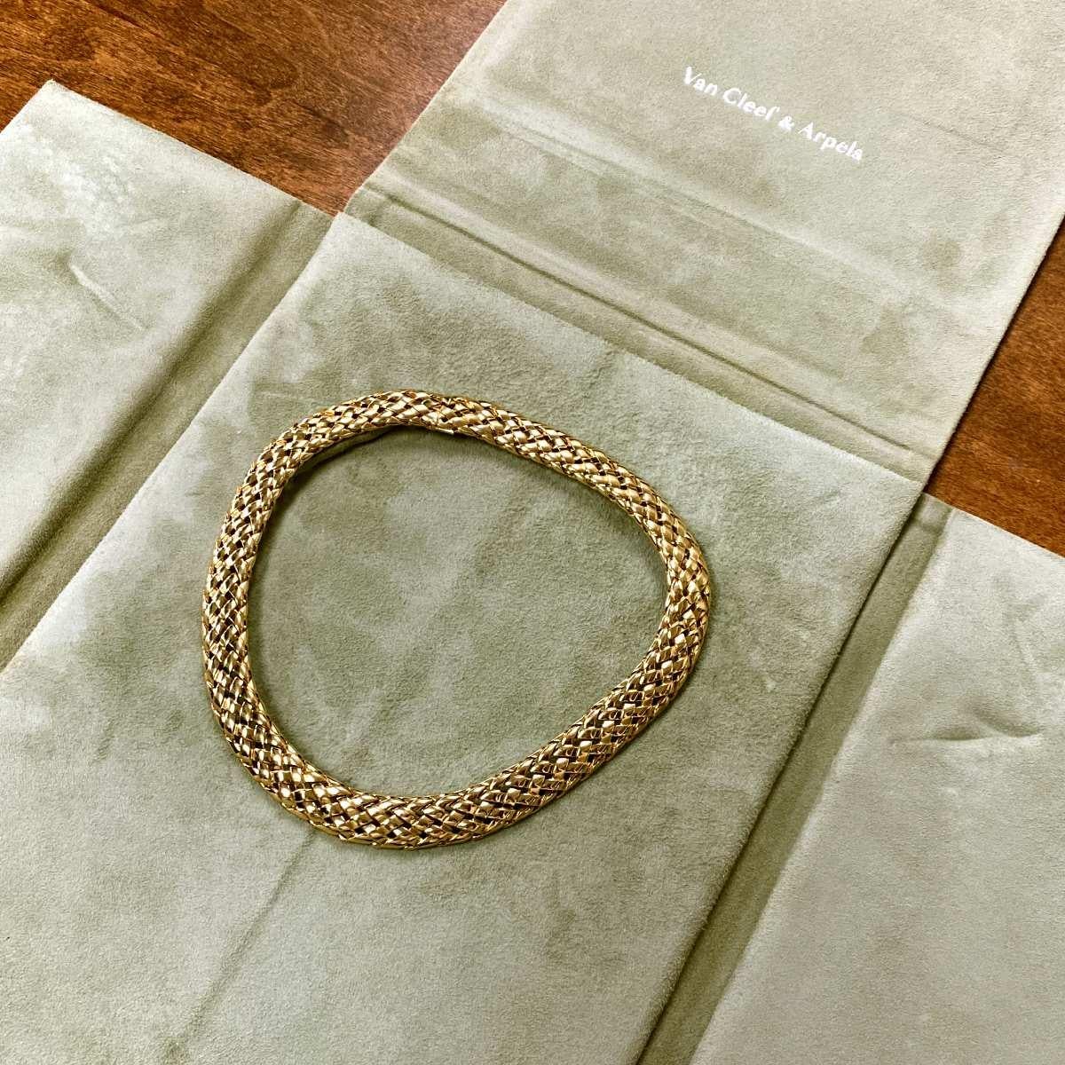 Vintage VCA Necklace. Van Cleef Necklace 18k Yellow Gold Woven Link , France For Sale