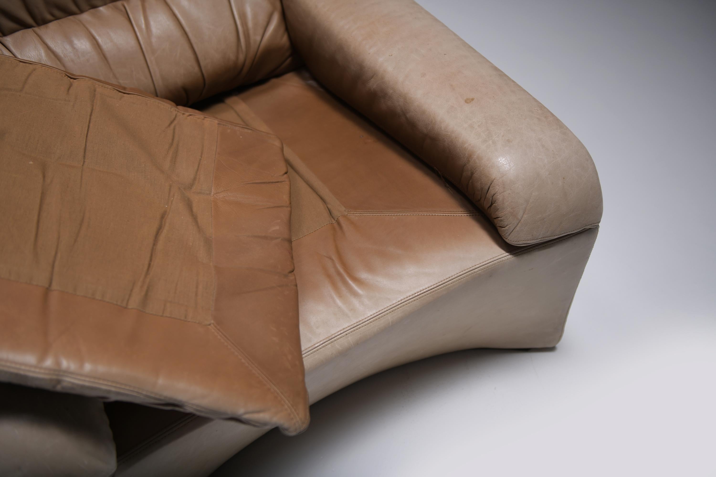 Vintage Vela Alta set in original leather by Giovanni Offredi for Saporiti. For Sale 7