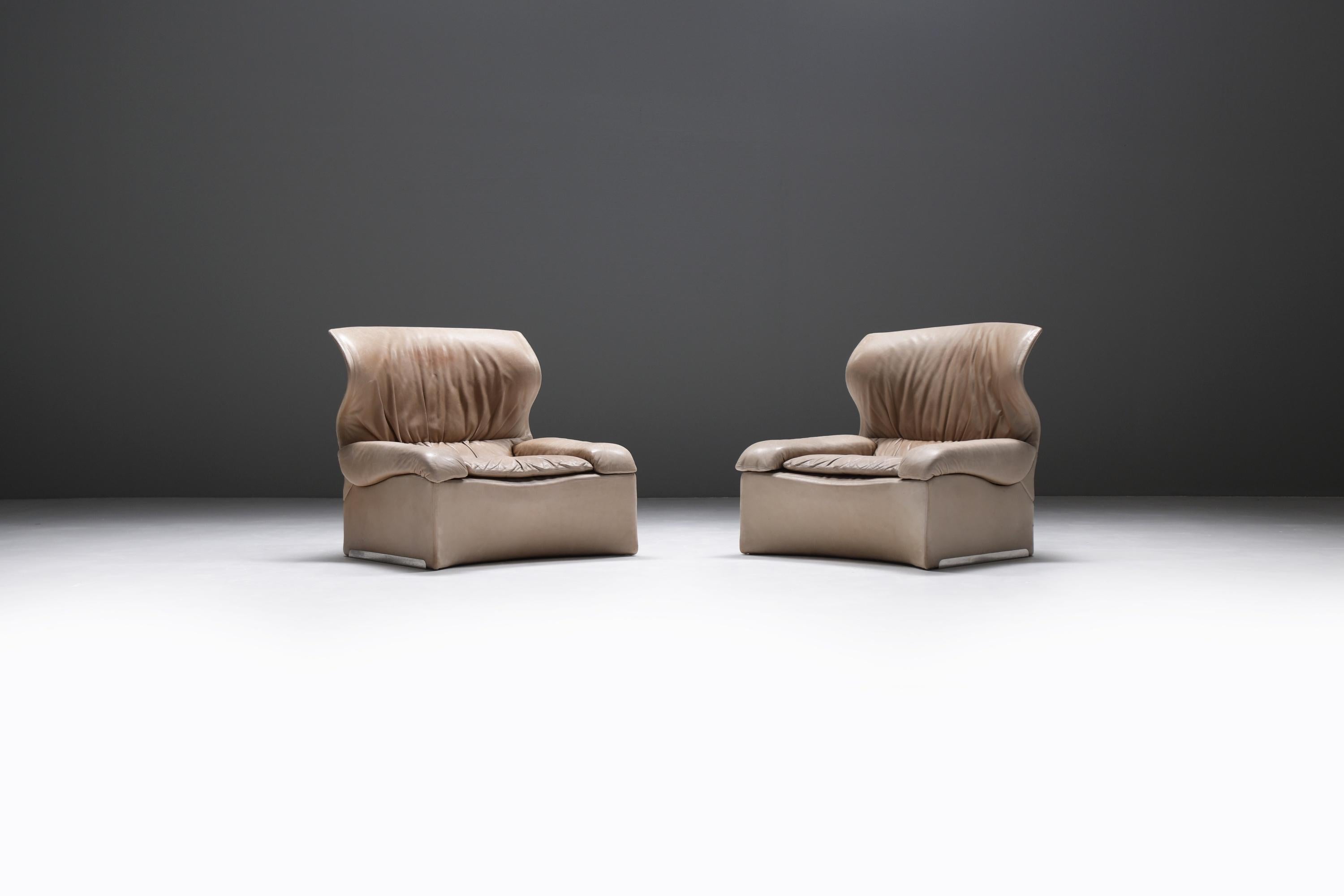 Nice vintage pair of organic shaped Vela Alta lounge chairs in leather.  Signed!
Designed by Giovanni Offredi for Saporiti Italy.

A classic design by Offredi. Who began working with the Saporiti brothers in the late 1960s. The organic design of the