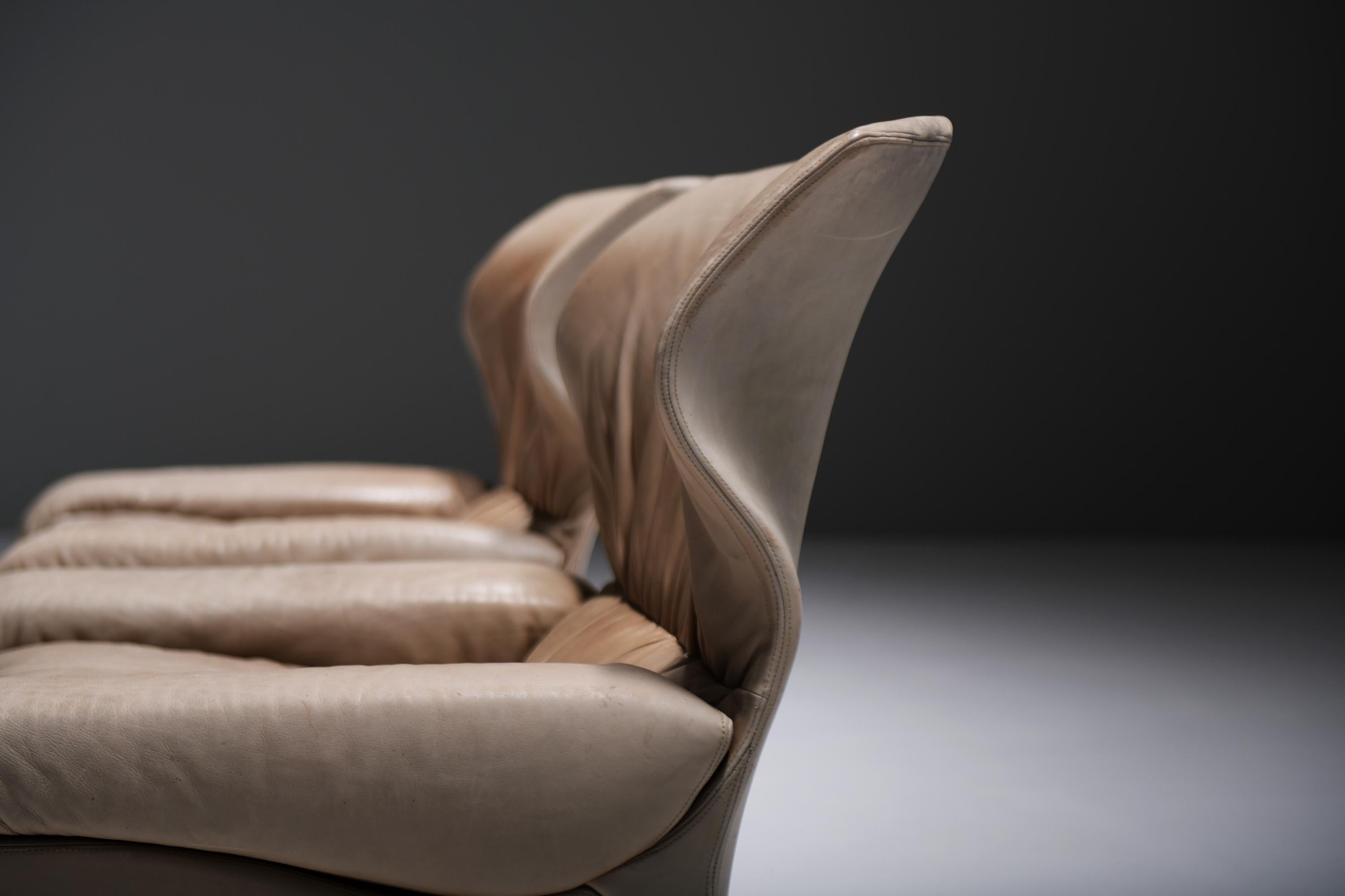 20th Century Vintage Vela Alta set in original leather by Giovanni Offredi for Saporiti. For Sale