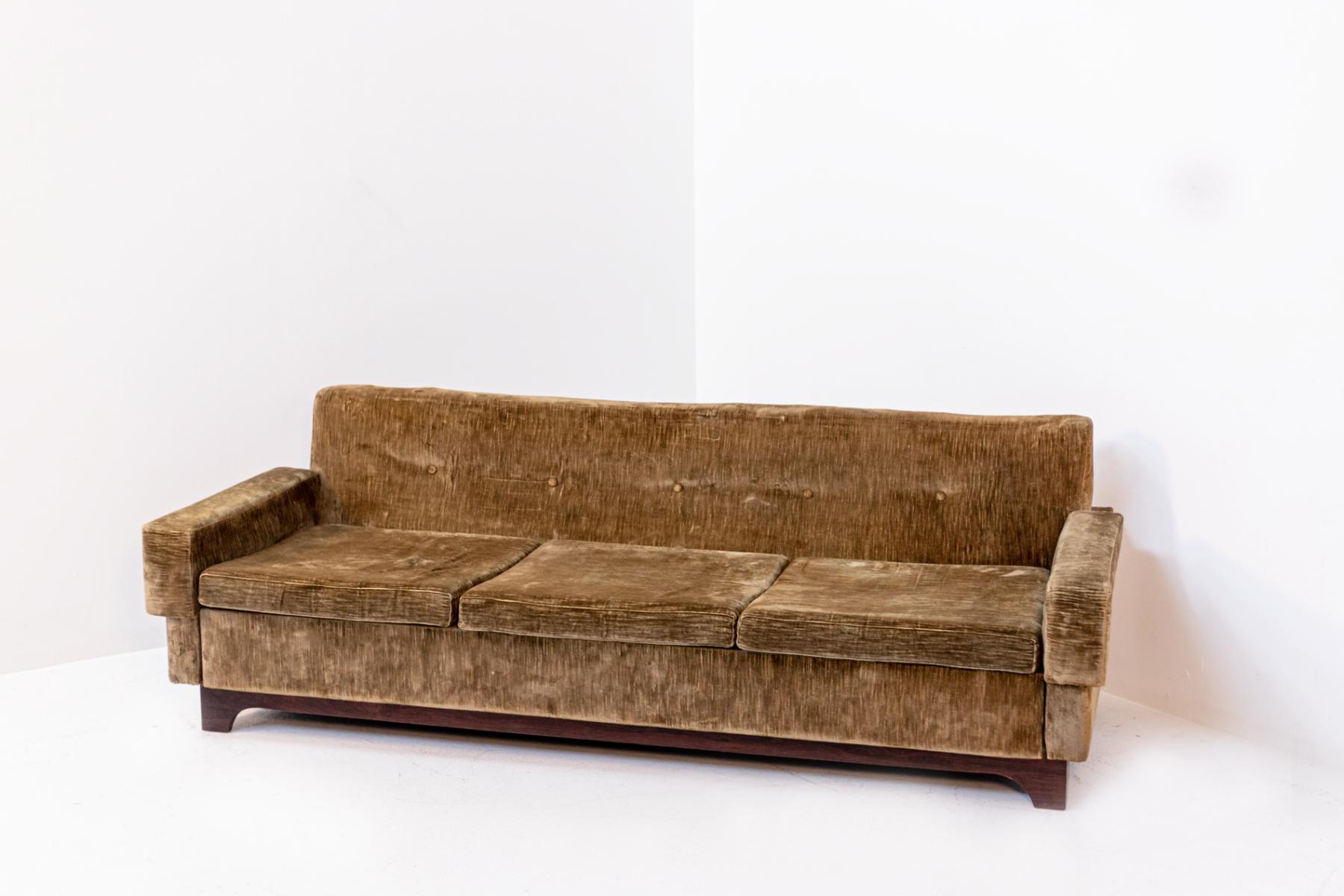 Beautiful velvet sofa manufactured by Saporiti Italia in 1960.
The sofa is in original condition and has been upholstered in acid green-brown velvet. Its strong and durable structure is made of wood, and we notice it also in the base of the sofa.