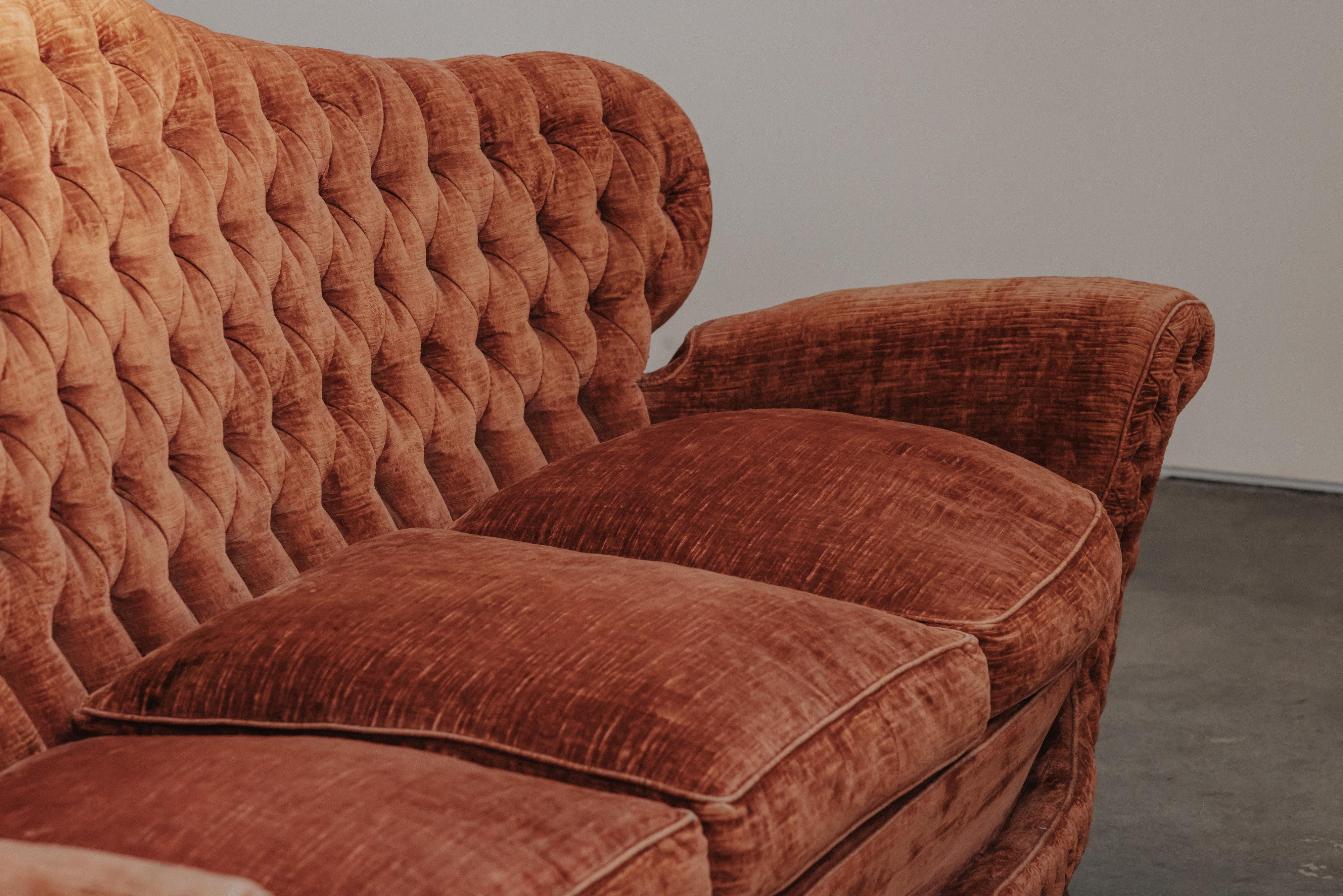 Vintage-Samt-Sofa aus Frankreich, CIRCA 1960 im Zustand „Gut“ im Angebot in Nashville, TN