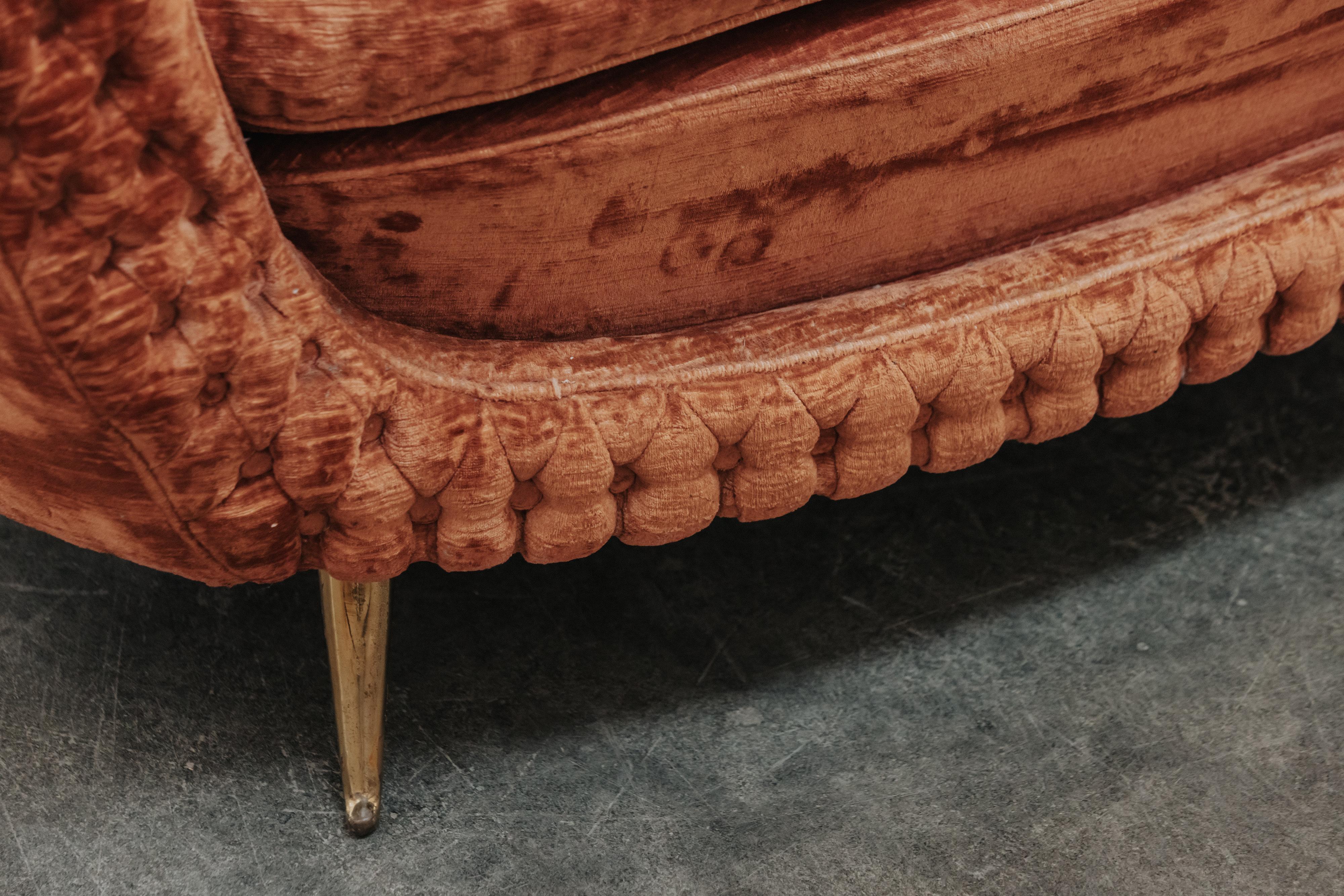 Vintage-Samt-Sofa aus Frankreich, CIRCA 1960 im Angebot 1