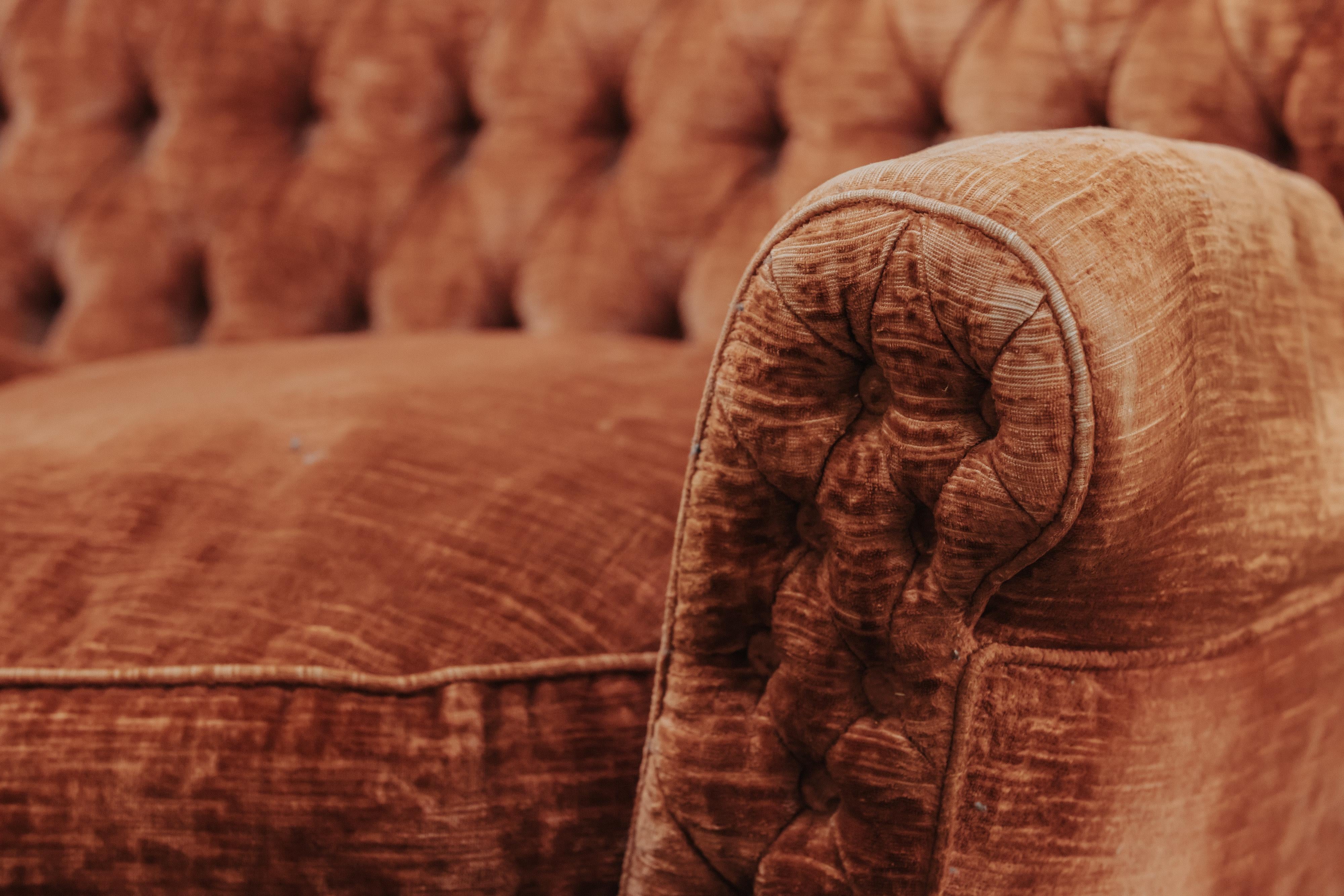 Vintage-Samt-Sofa aus Frankreich, CIRCA 1960 im Angebot 2