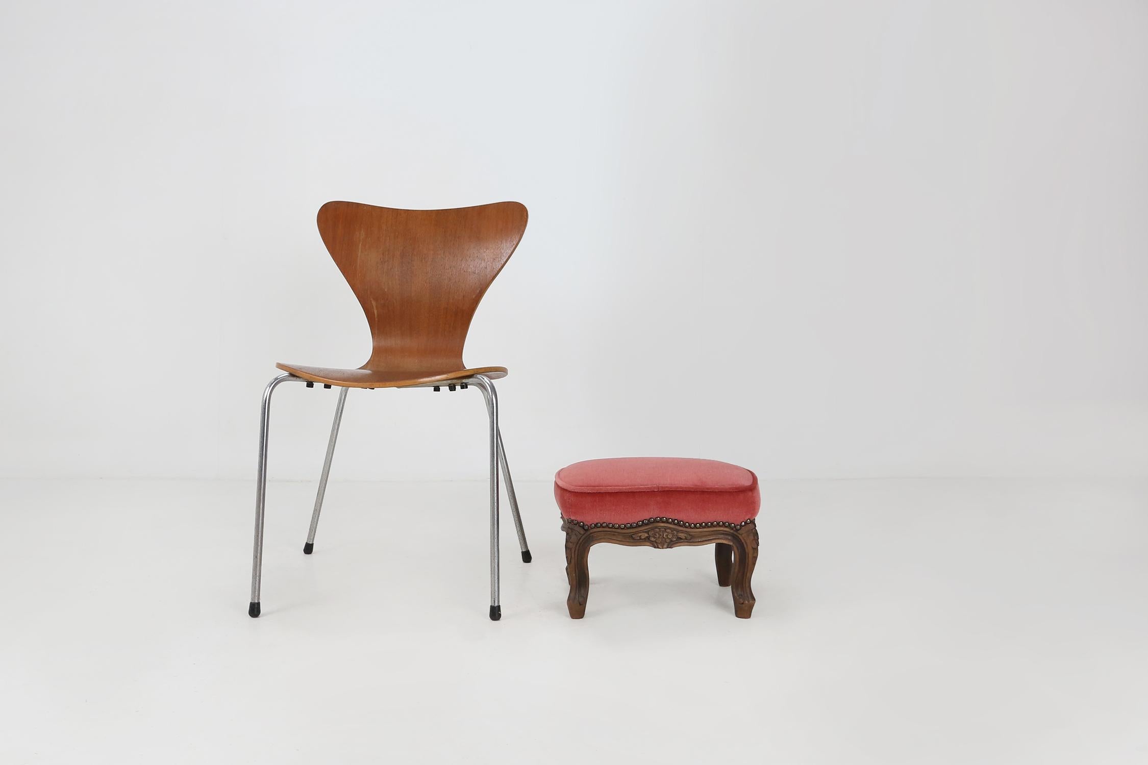 Vintage velvet stool made around 1950 in red/pink velvet fabric.