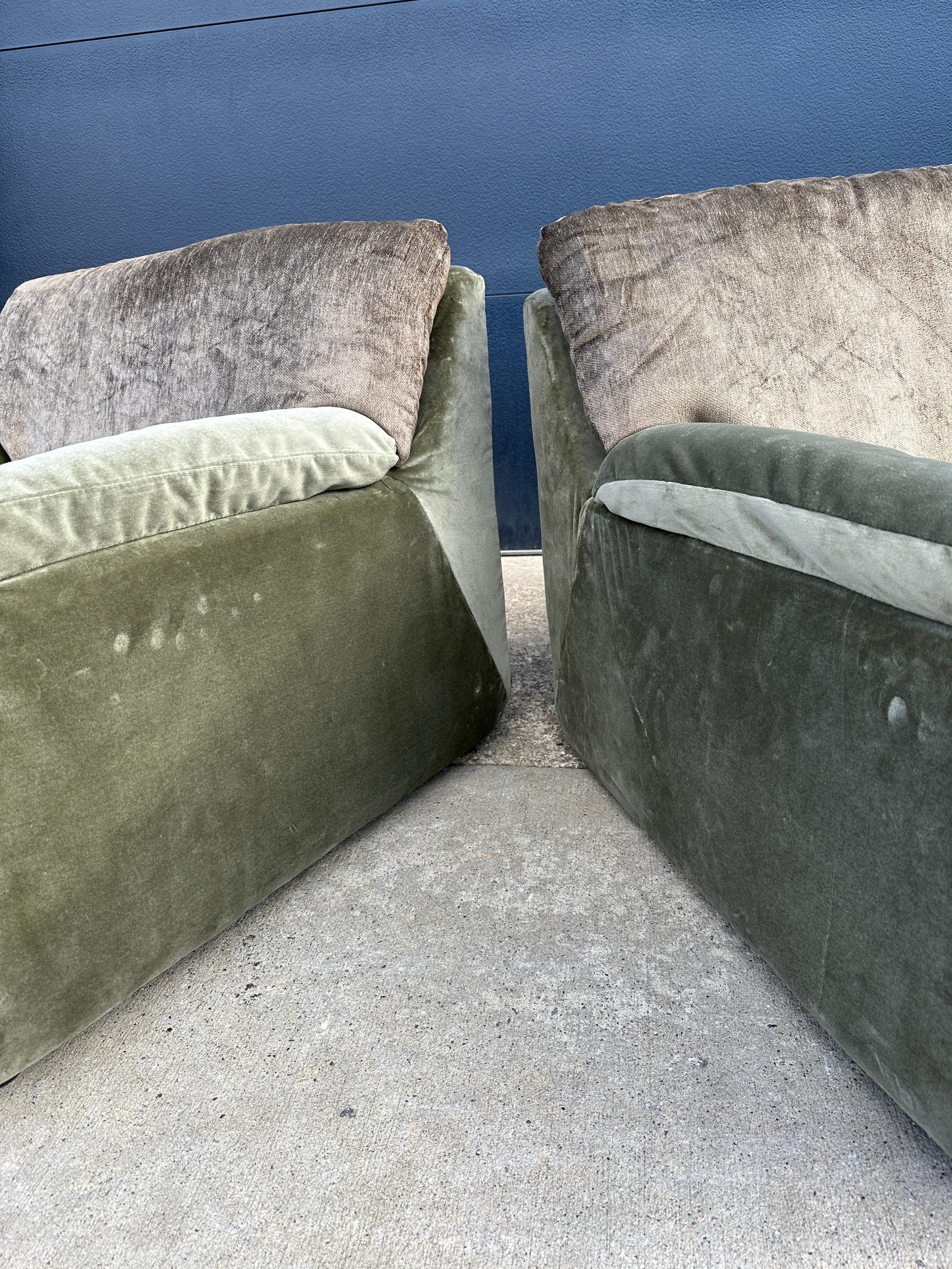 Wide seat armchairs recovered green velvet fabric.

33’W x 33”D x 27”H x 14”SH x 18”ArmH

Price is for the set


