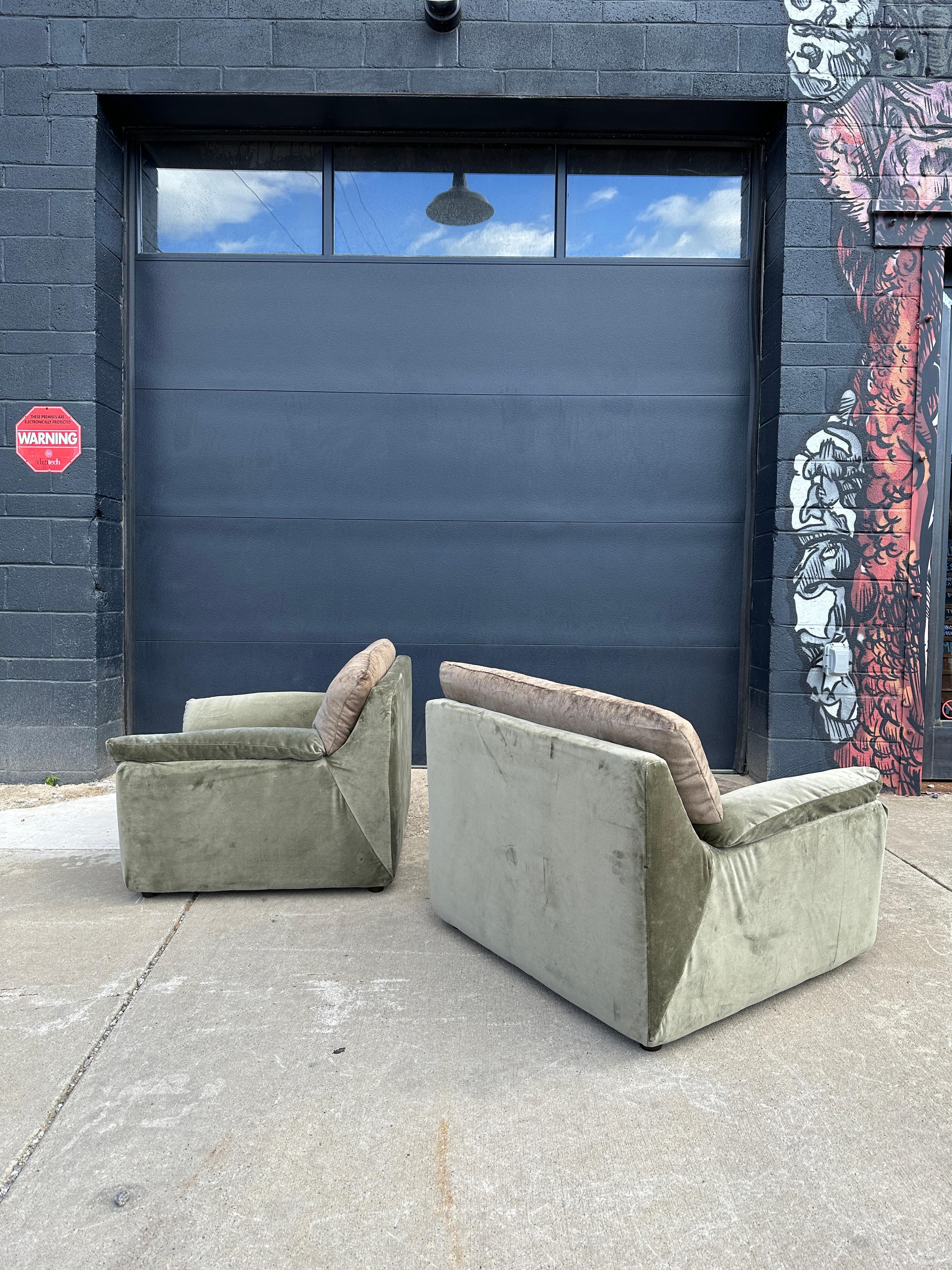 Vintage velvet wide seat lounge chairs in the style of Ligne Roset In Fair Condition For Sale In Asheville, NC