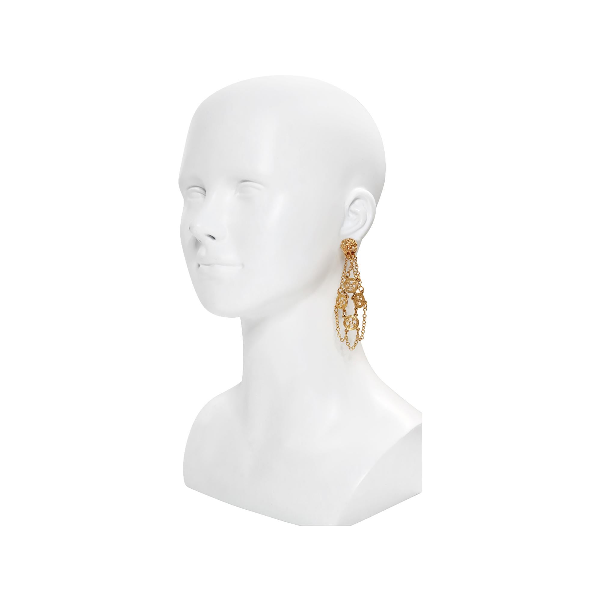 Femenino o masculino Pendientes vintage de monedas colgantes Vendome, hacia la década de 1980 en venta