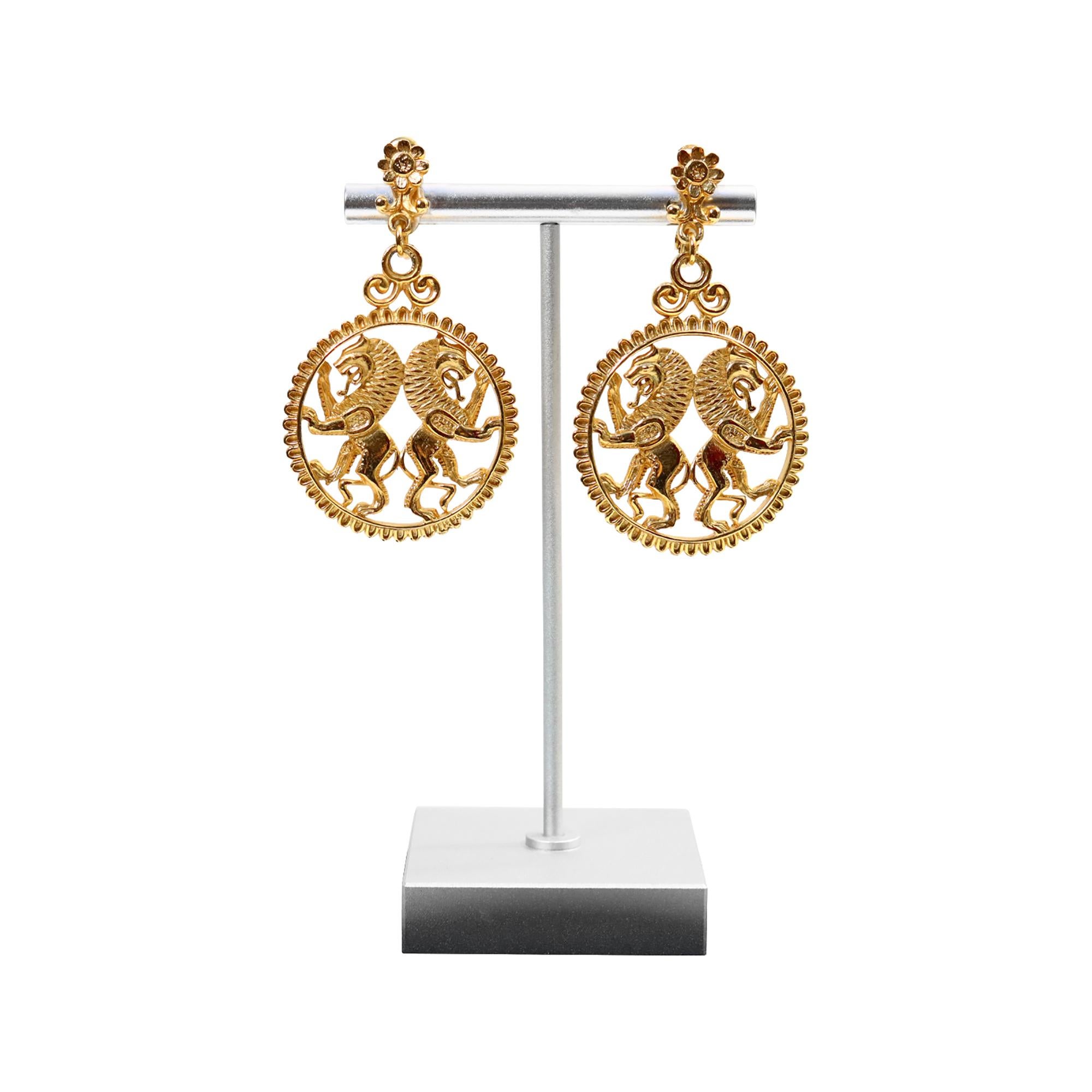 Orecchini a forma di doppio leone penzolante in tonalità oro Vendome, circa anni '70 in vendita 2