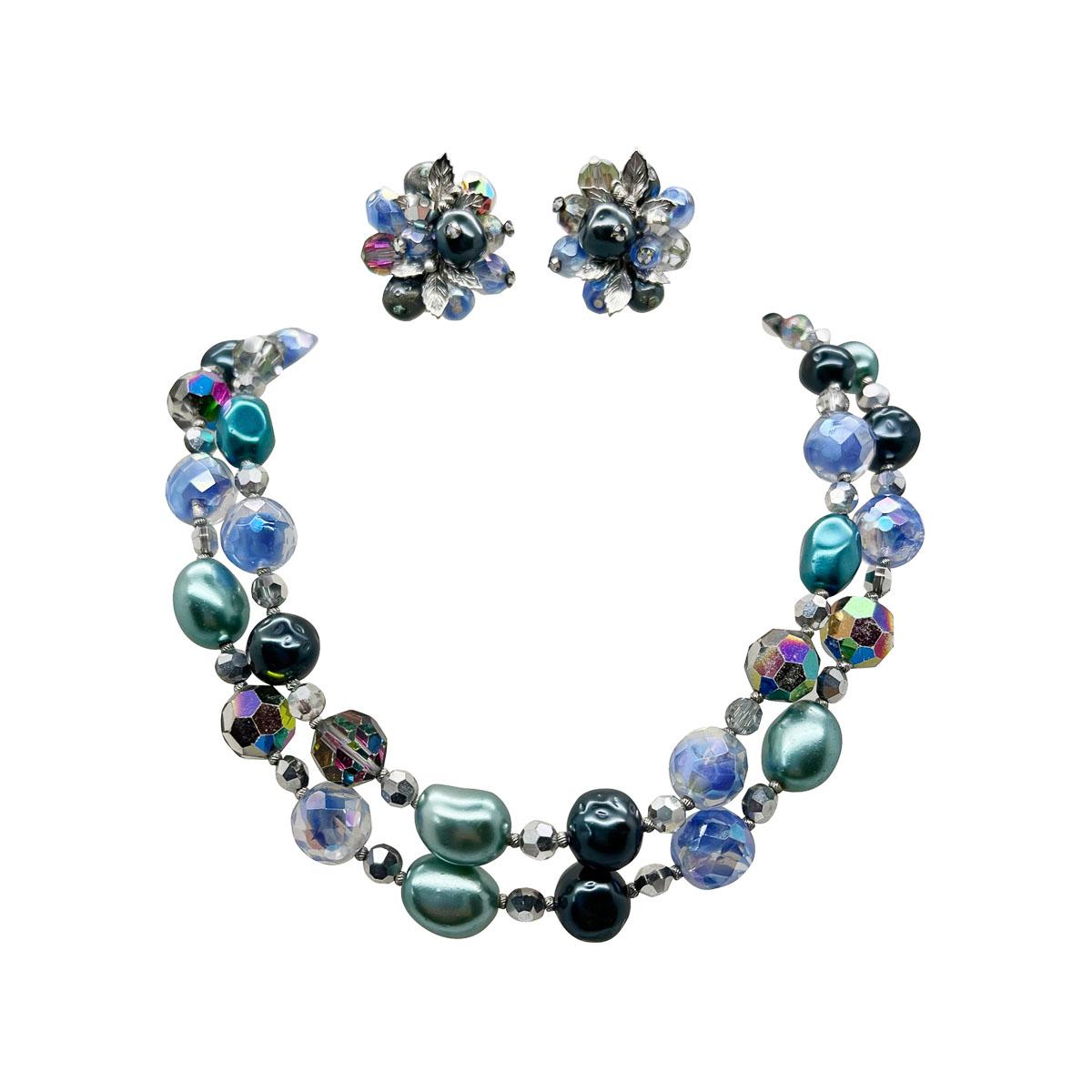 A Vintage Vendome Jewels of the Sea Beaded Necklace, Armband und Ohrringe. Herrliche, zarte Perlen- und Kristalltöne vereinen sich zu einem hübschen Schmuckstück. Dieser in den 1940er Jahren gefertigte Vendome-Anzug hat bereits die Zeit überdauert