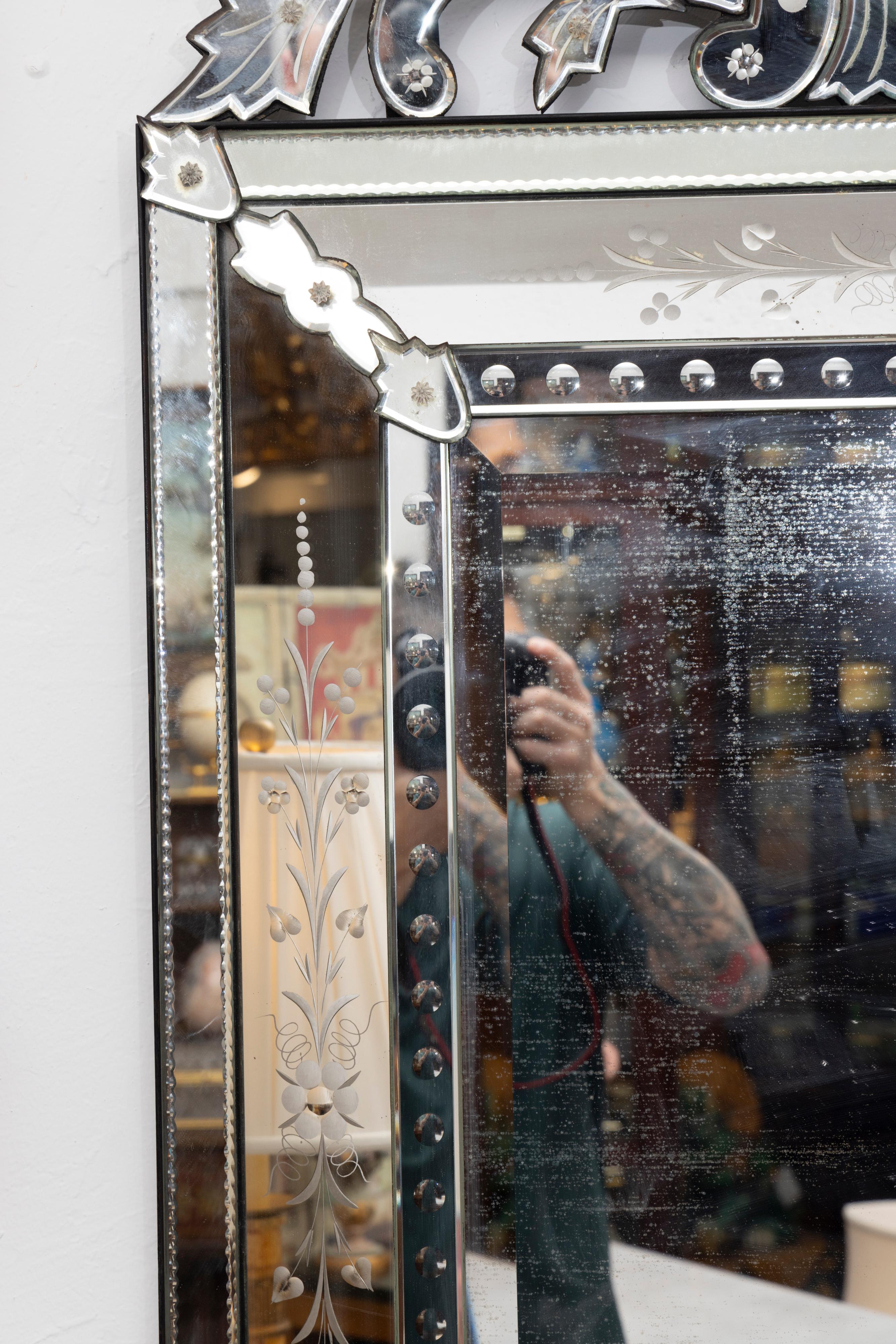 20ième siècle Miroir vénitien gravé en vente